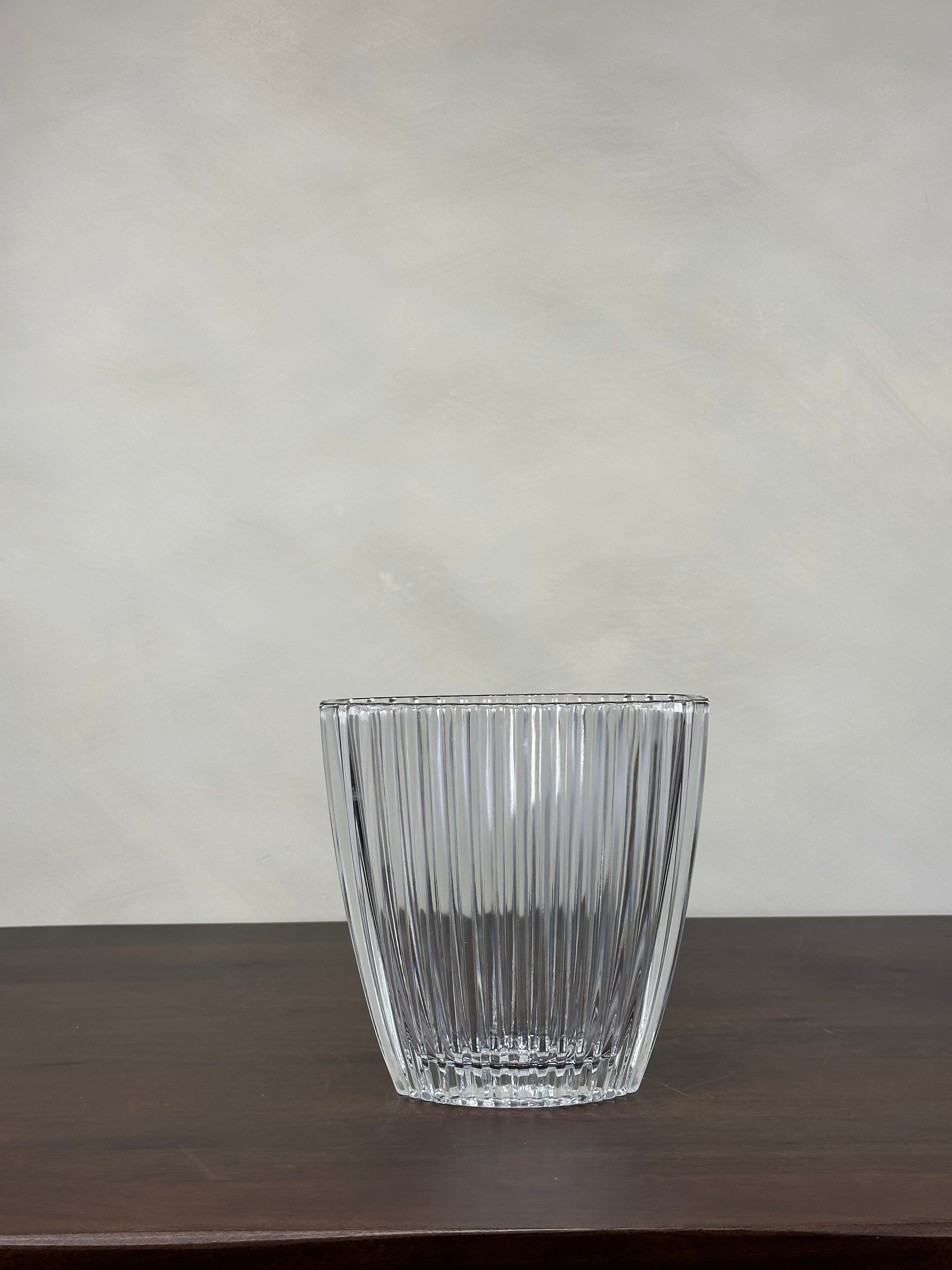WIDE TEXTURED VASE