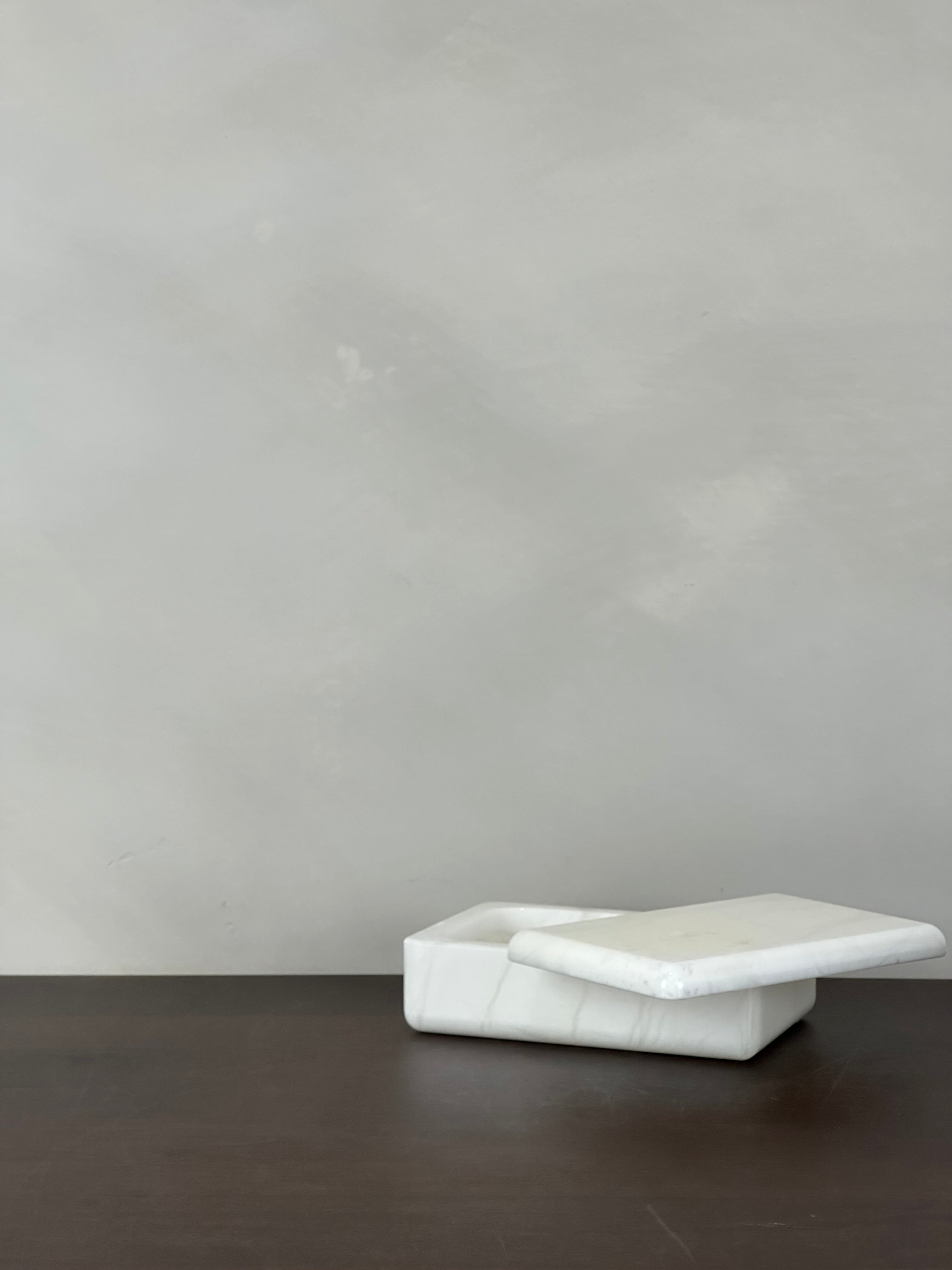 MARBLE DISH WITH LID