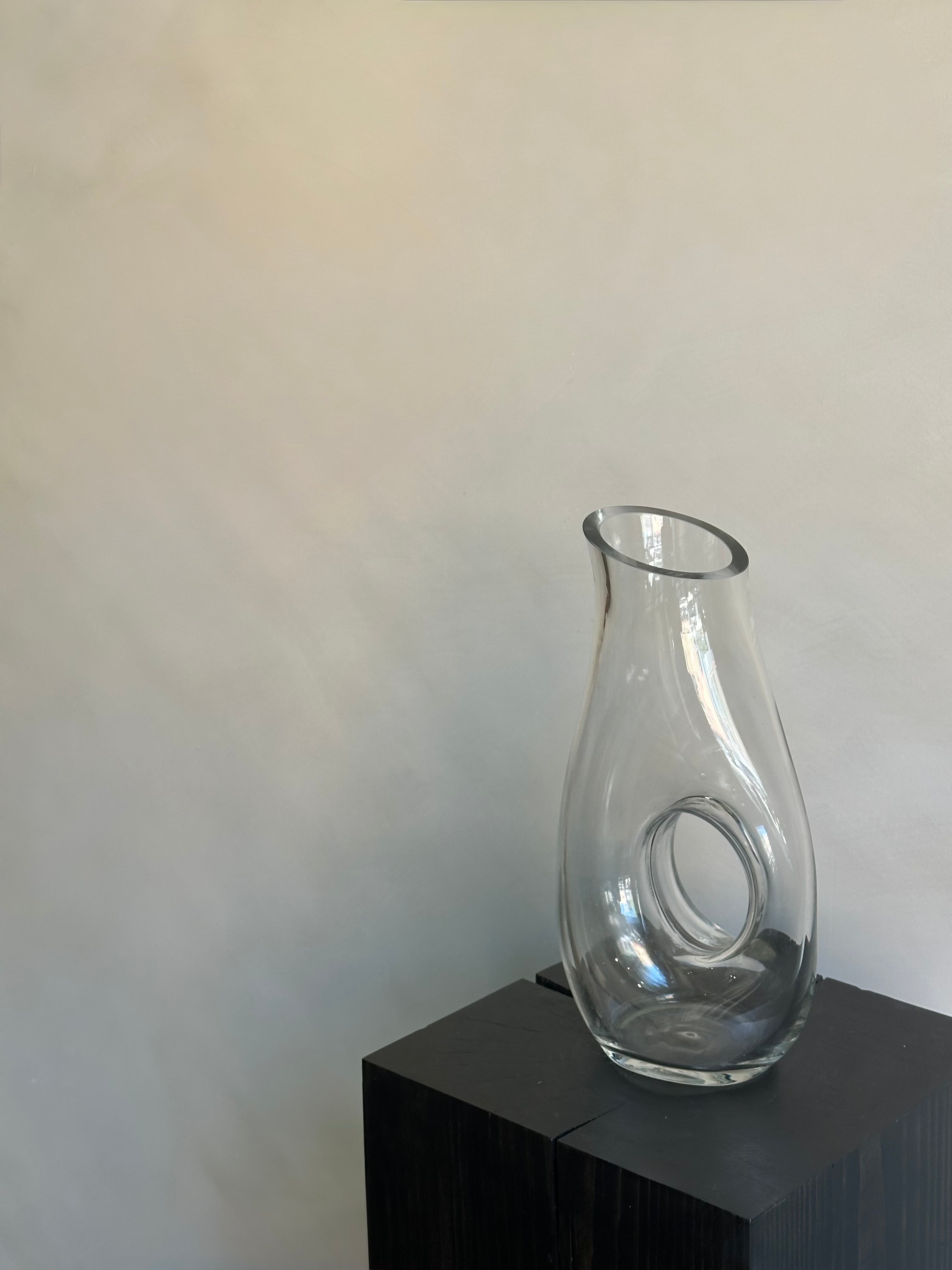 MODERN GLASS CARAFE