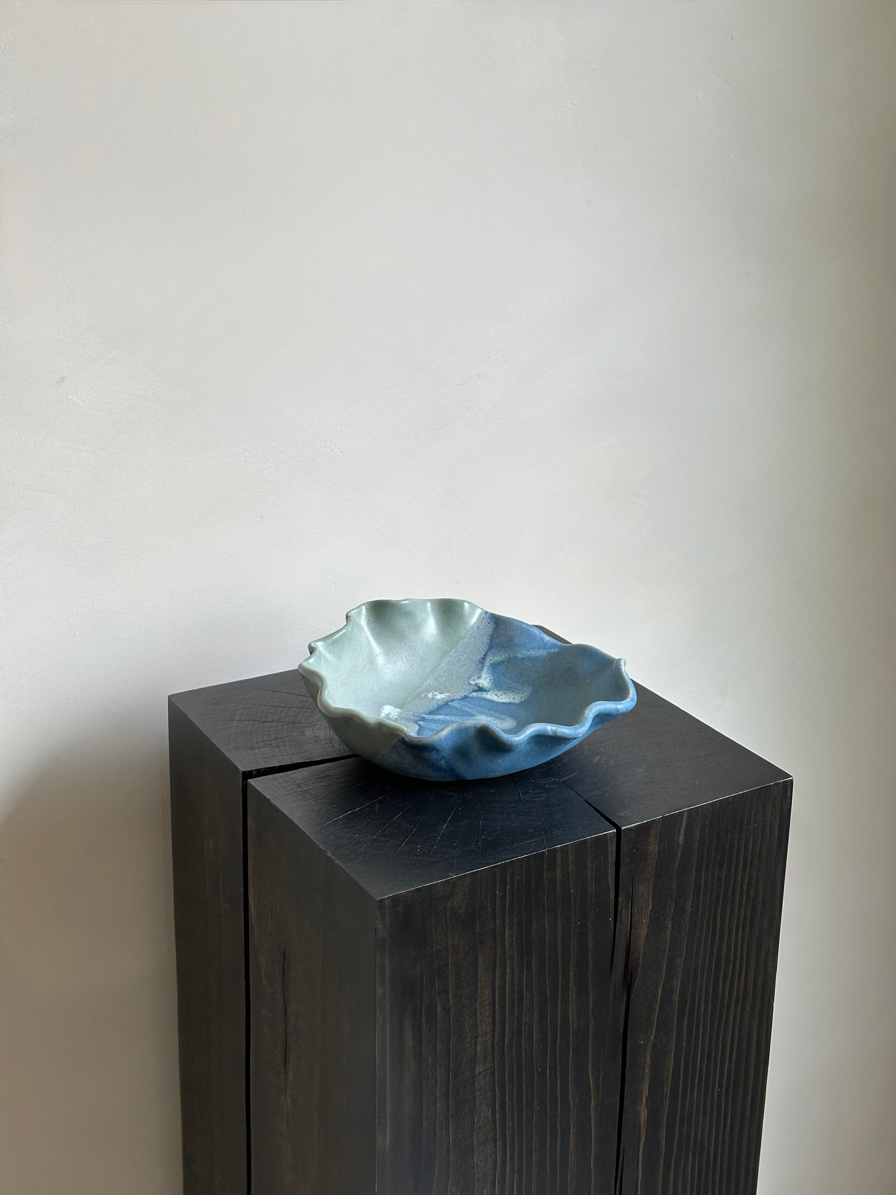 BLUE RUFFLED BOWL