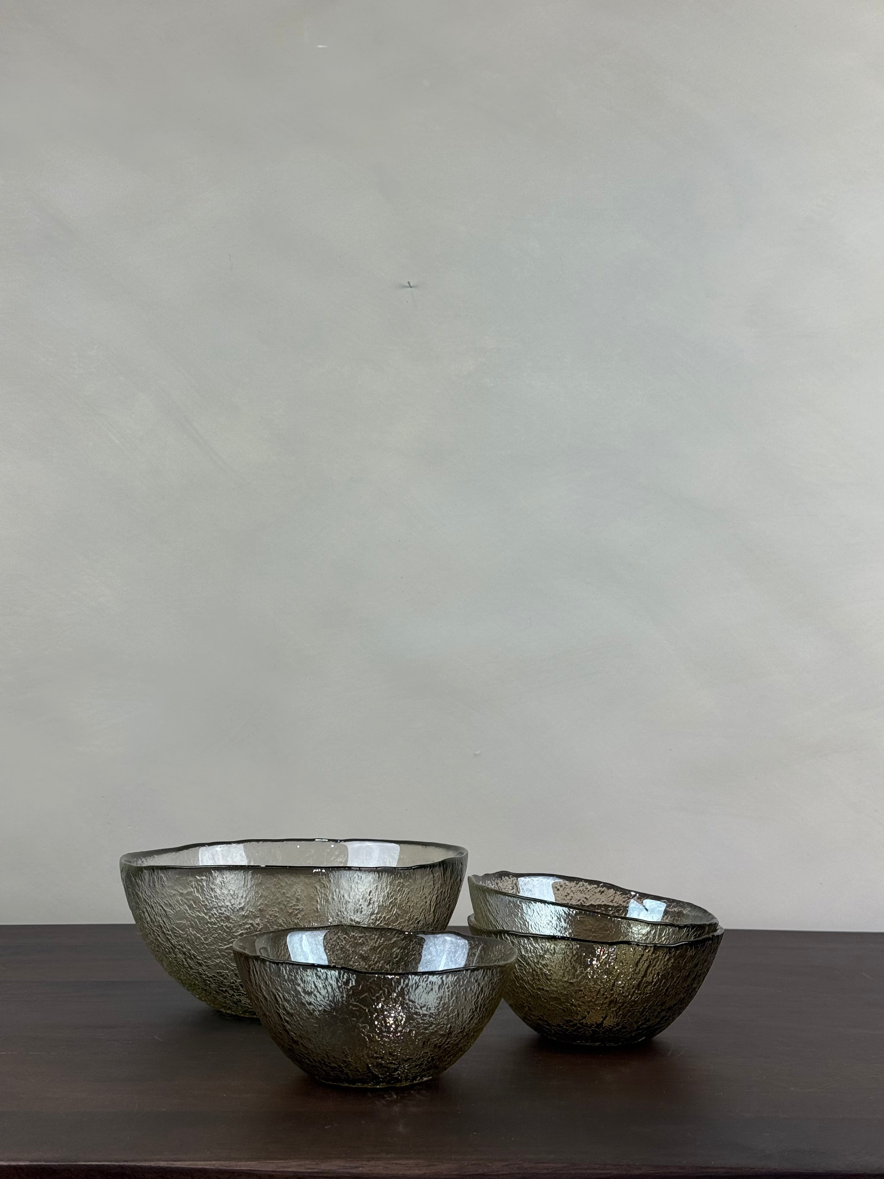 TEXTURED GLASS BOWL