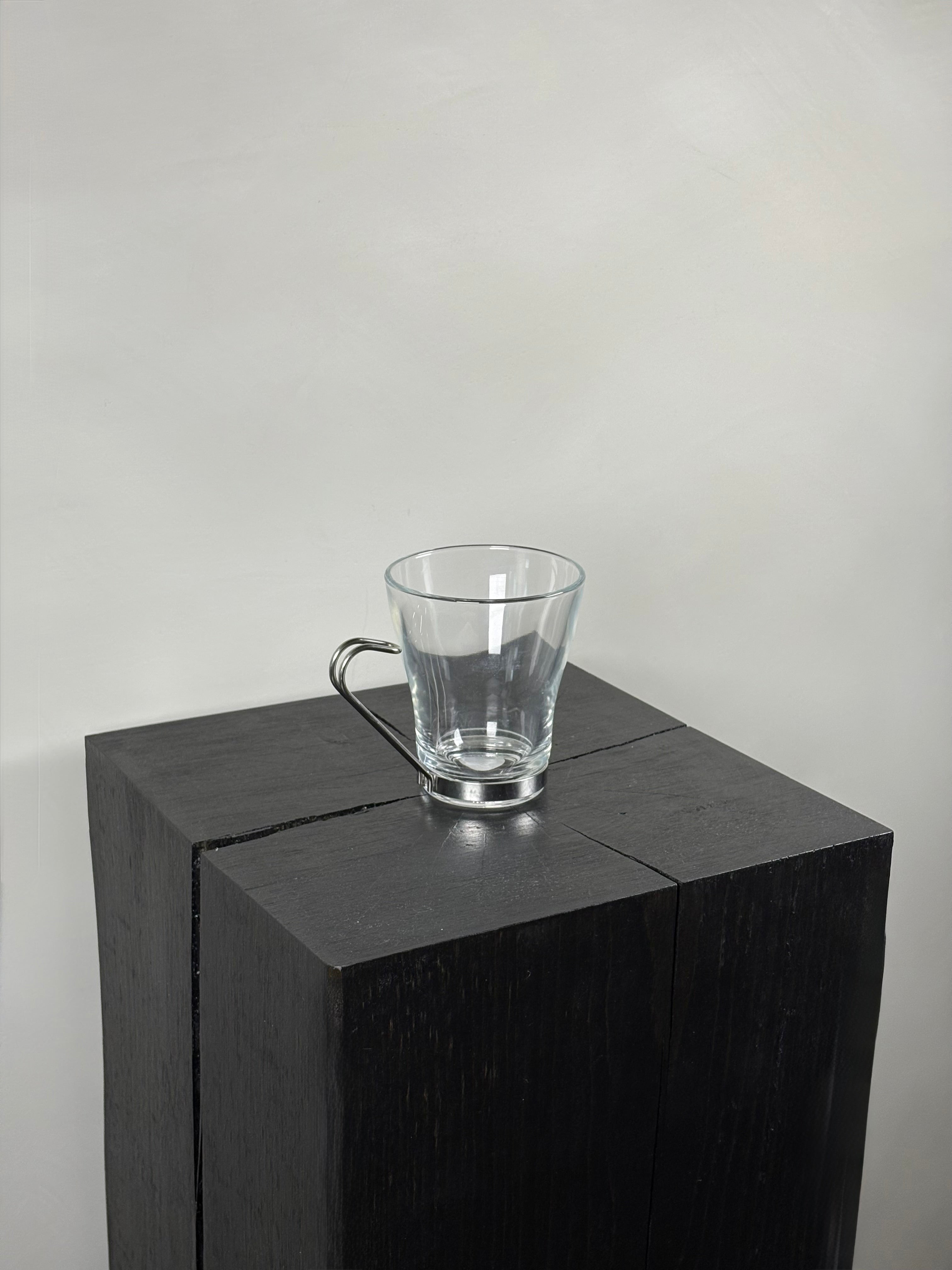 CHROME HANDLE GLASS MUG