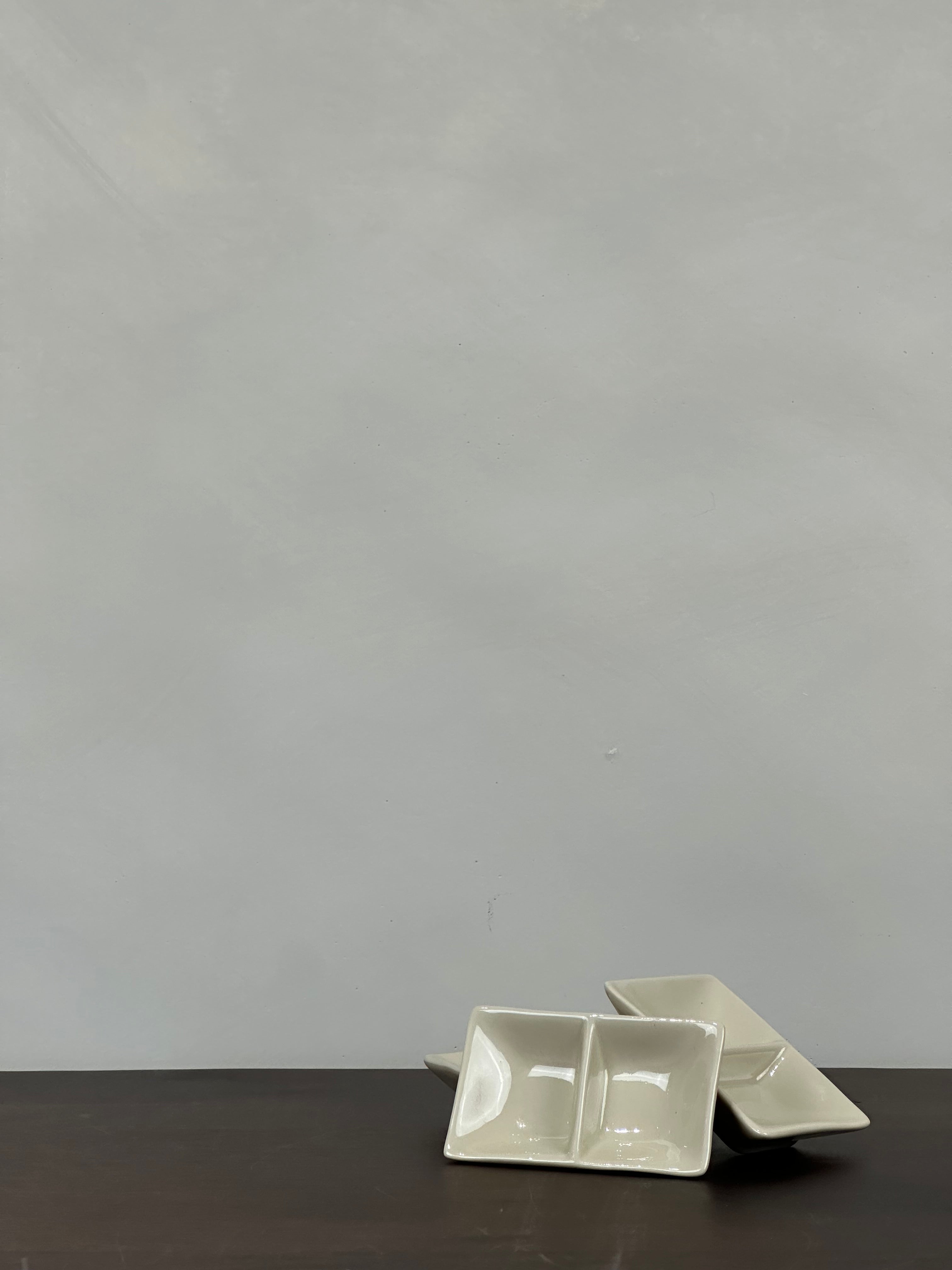 TWO-CHAMBER SERVING DISH