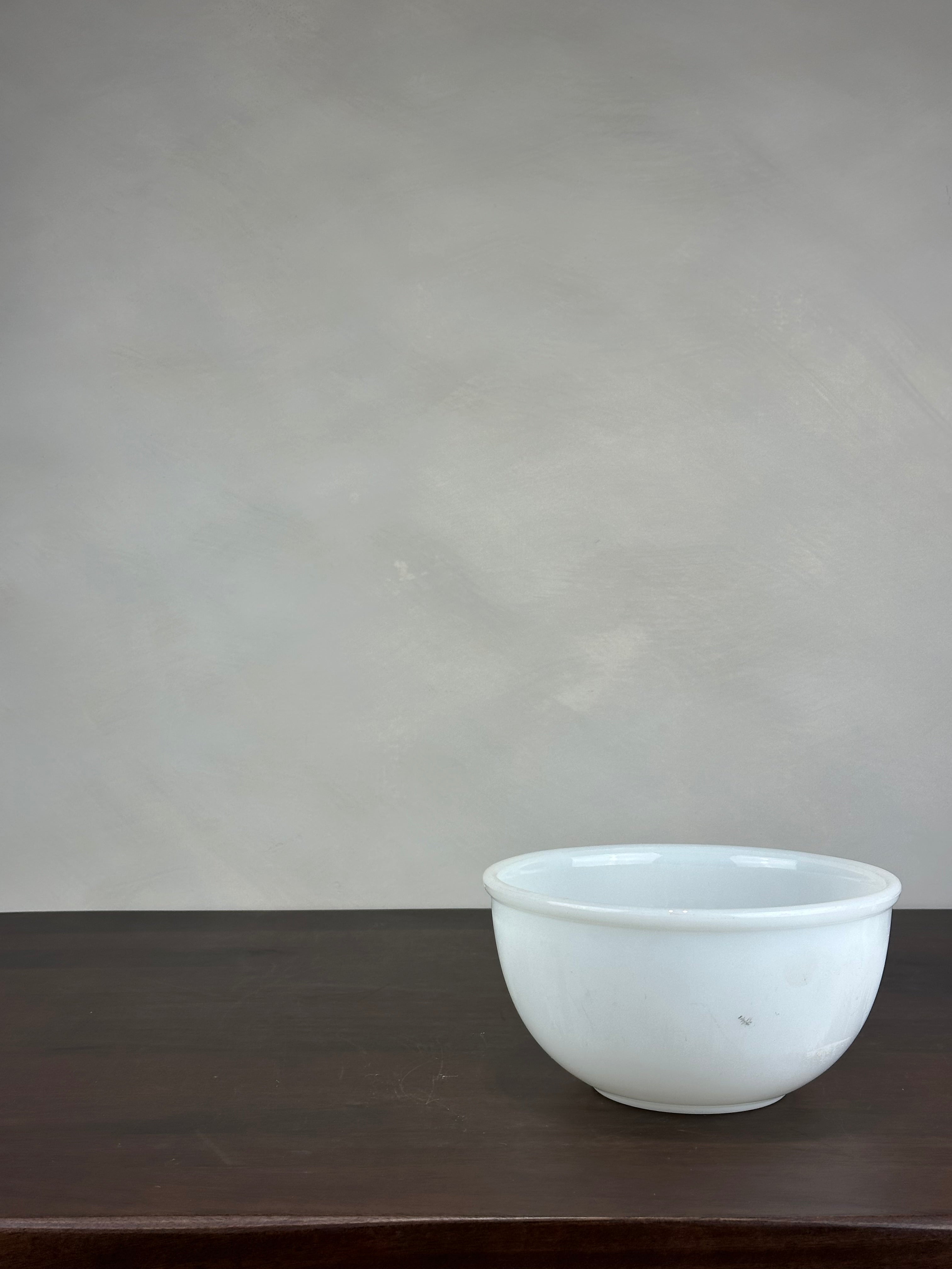 GLASS MIXING BOWL
