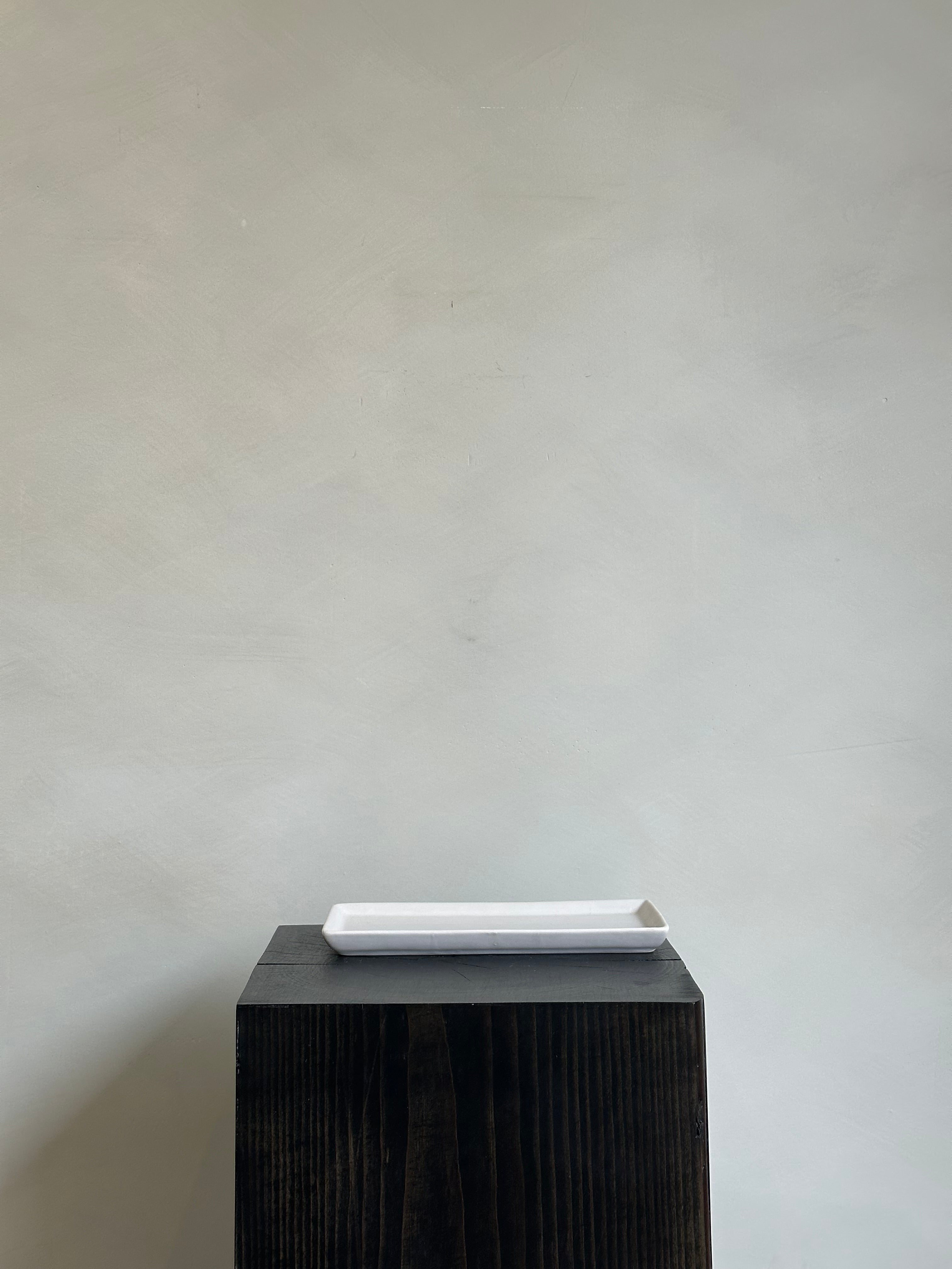 WHITE CERAMIC TRAY