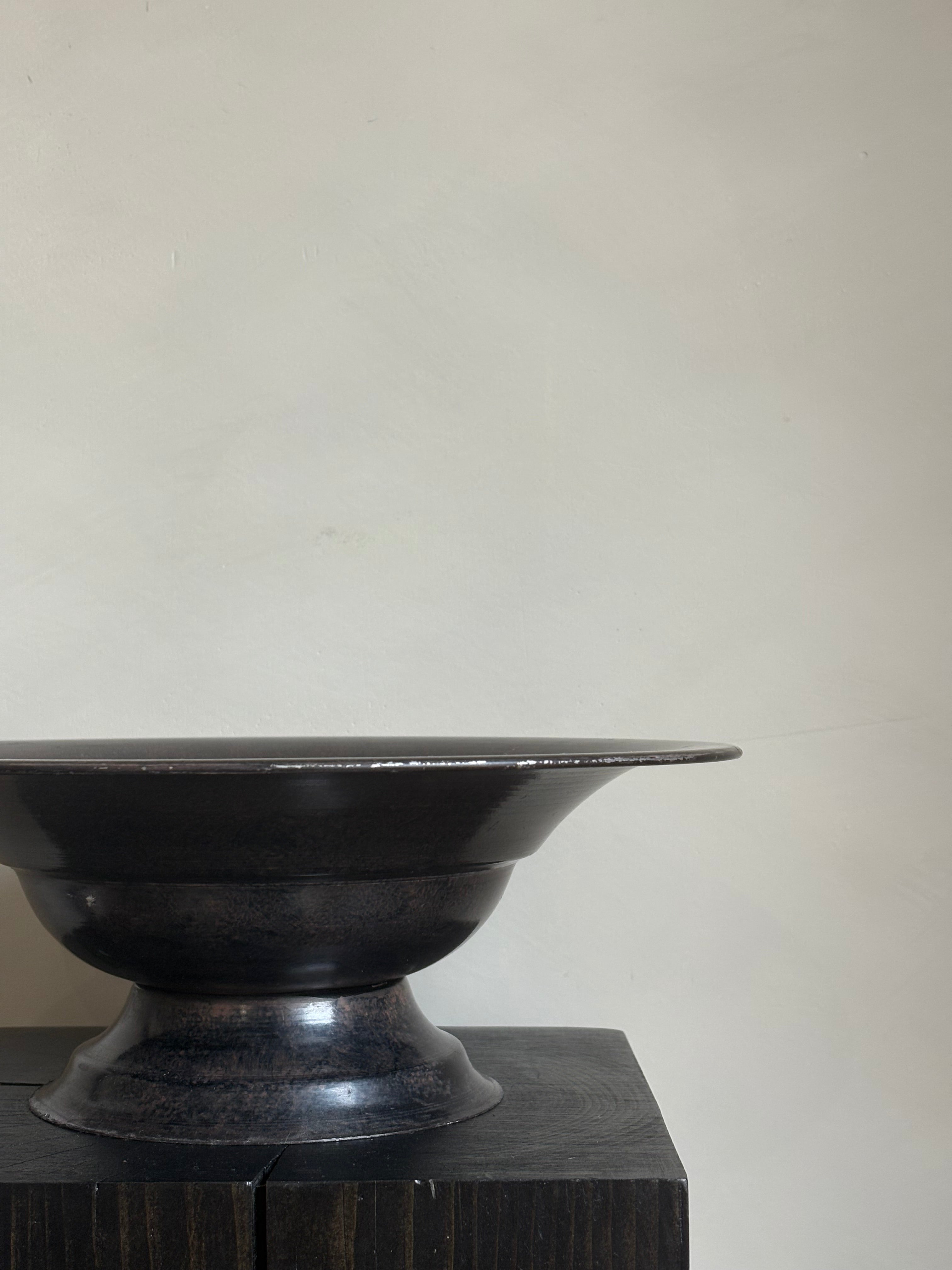 METAL PEDESTAL BOWL