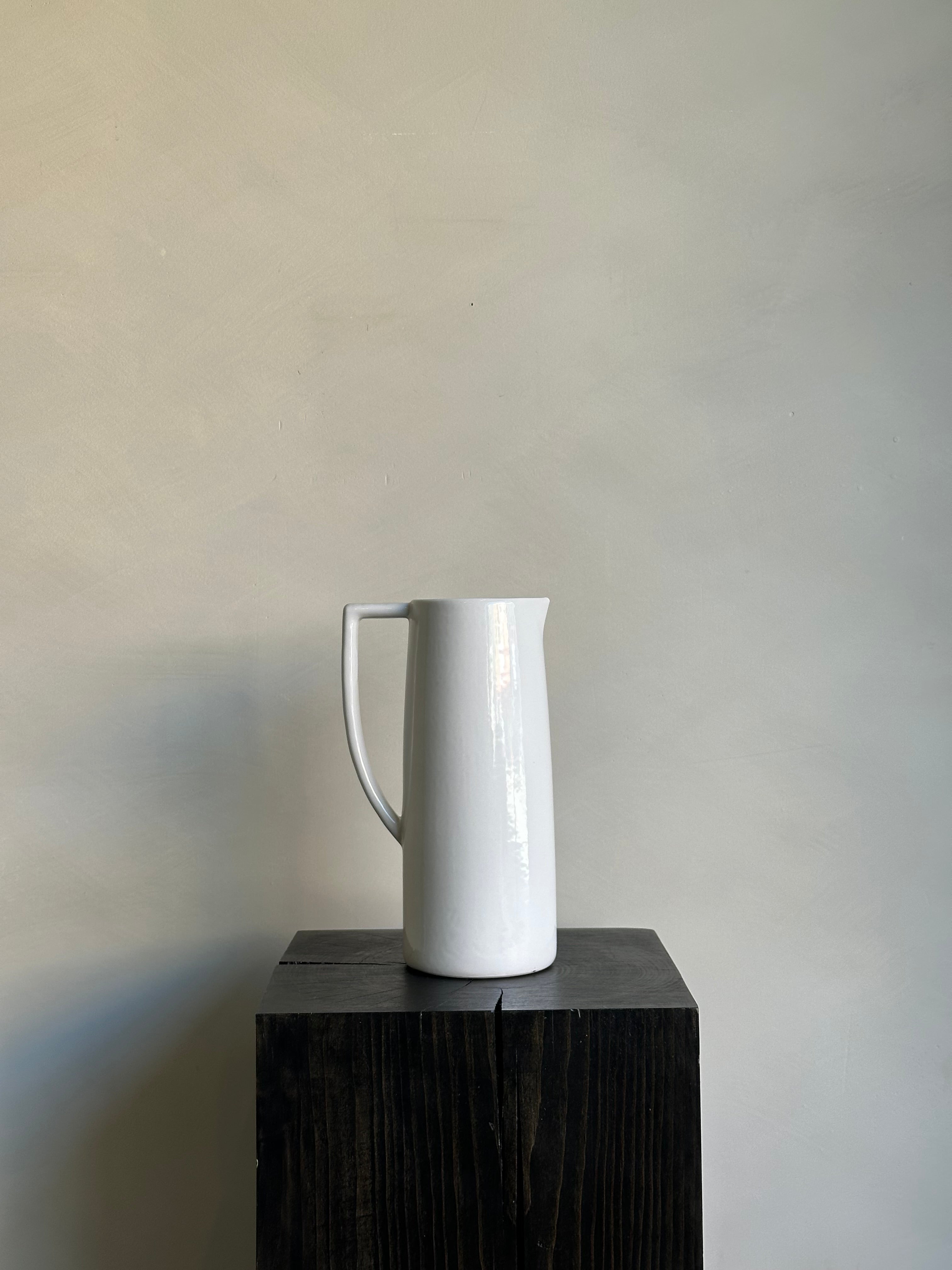 SLIM CERAMIC PITCHER