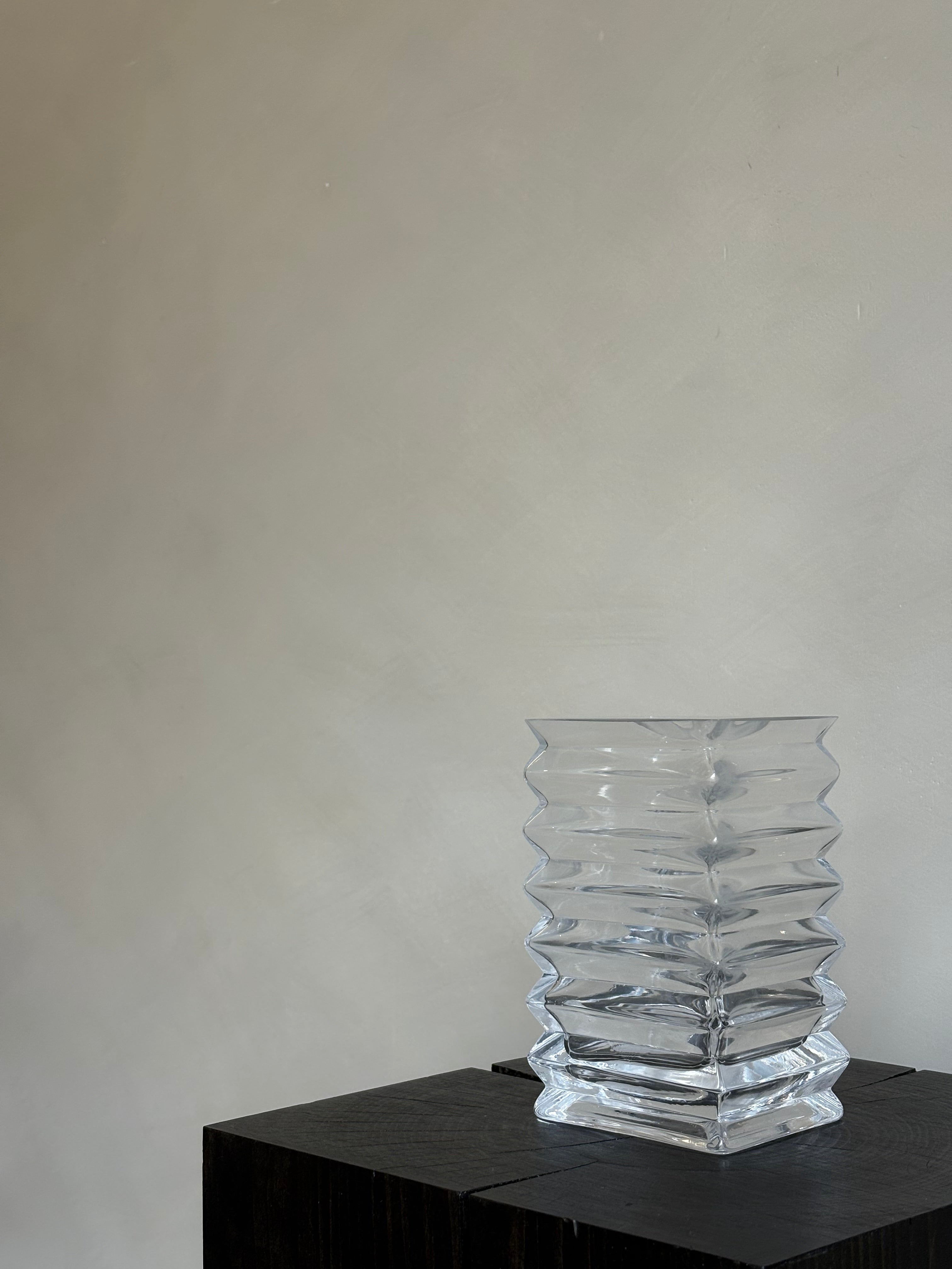 RIBBED RECTANGLE VASE