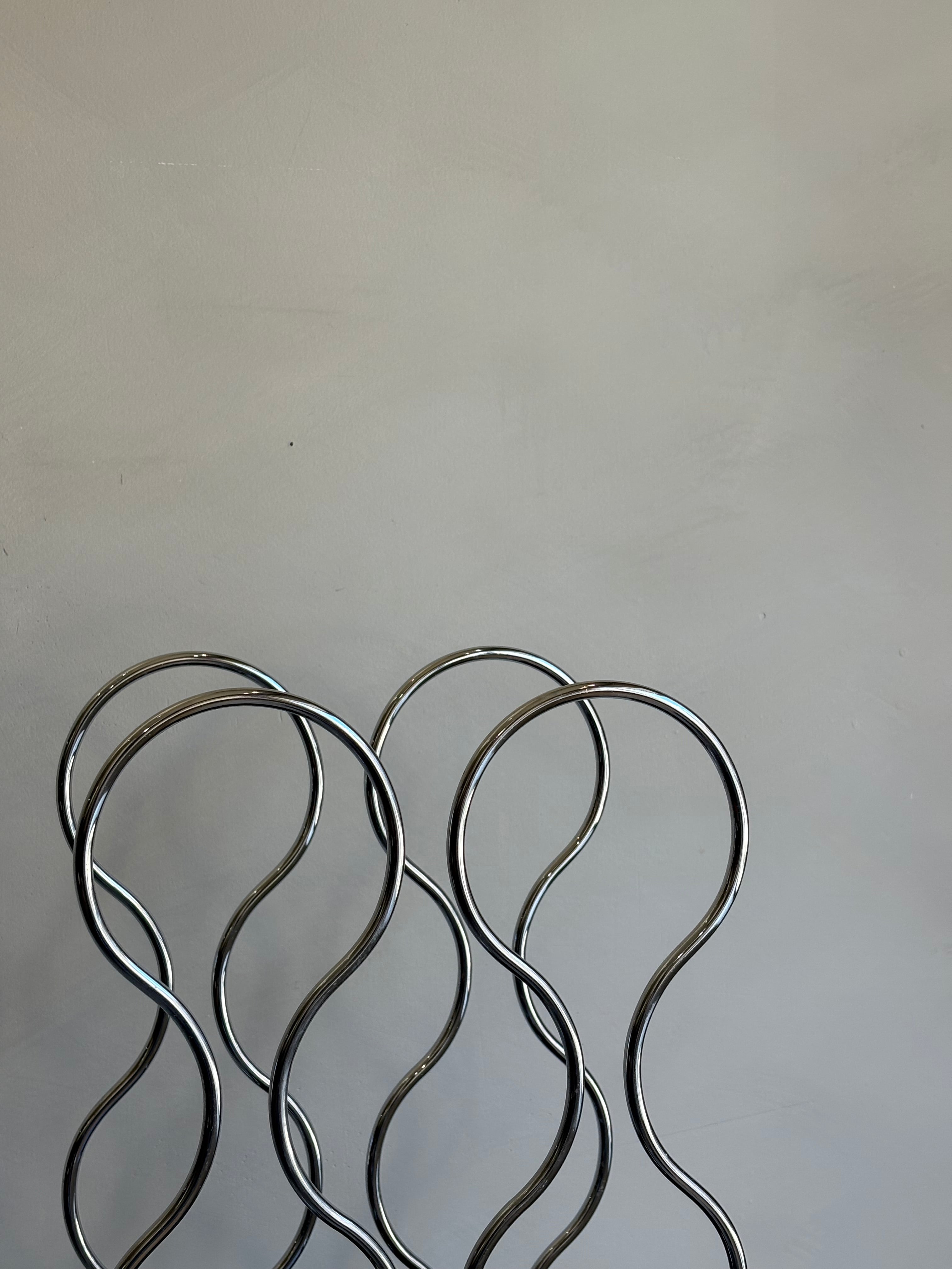 SLIM WAVY WINE RACK