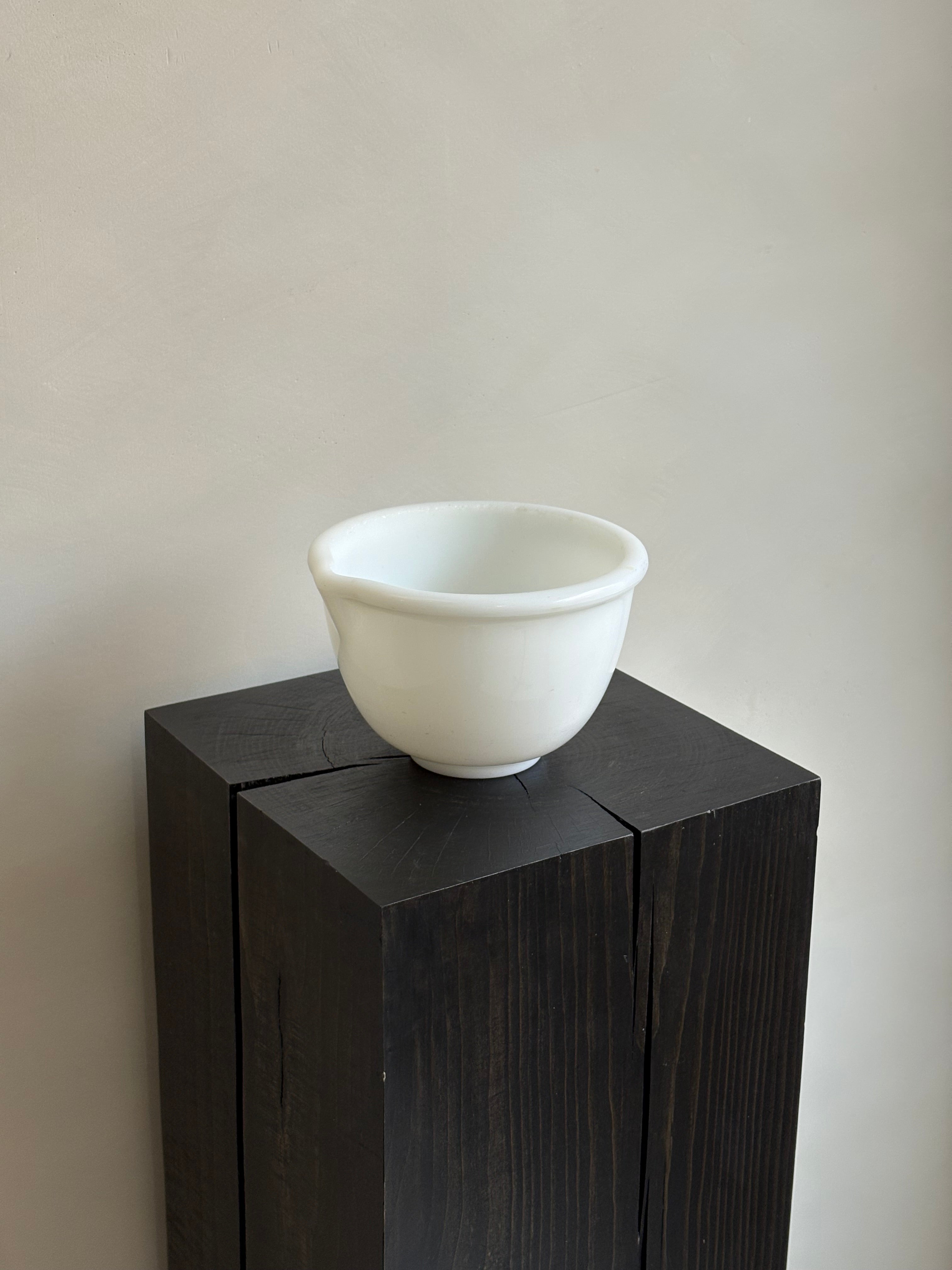 WHITE MIXING BOWL