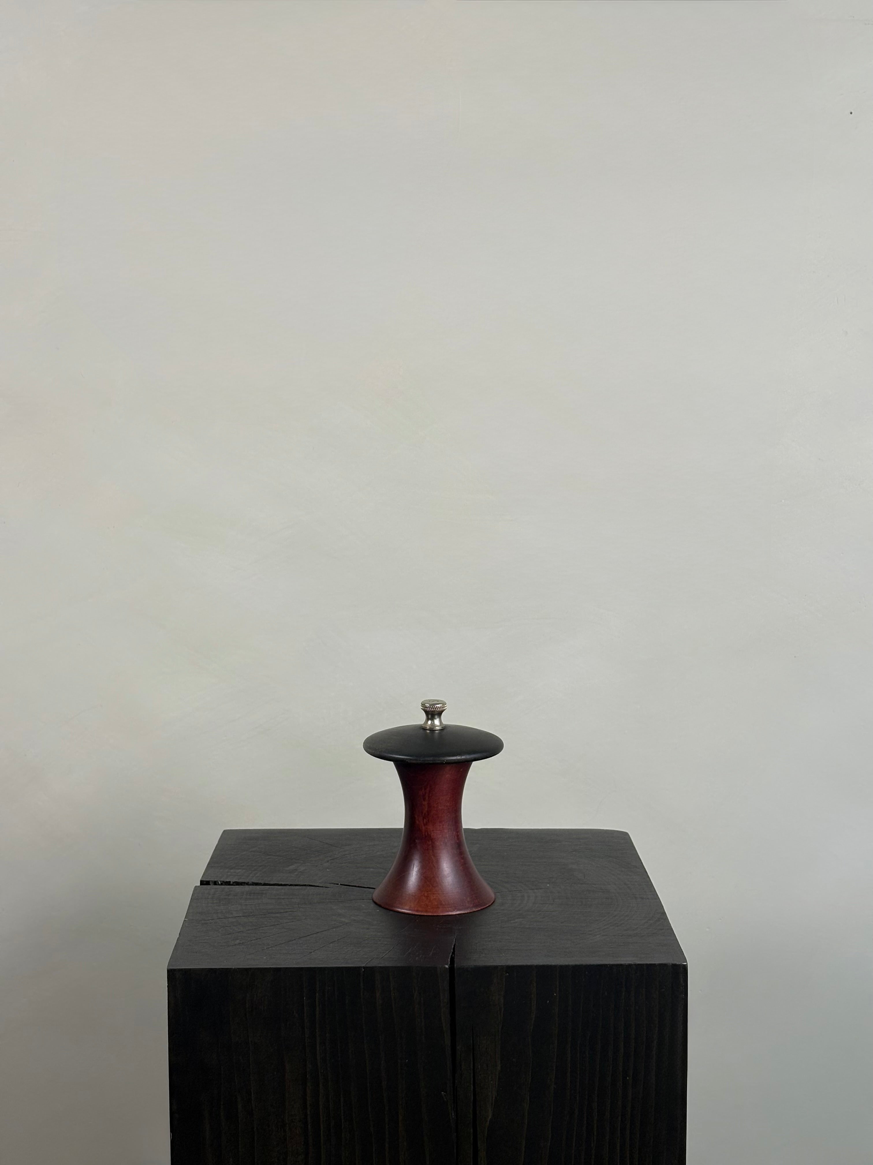 MUSHROOM SHAPED SPICE MILL