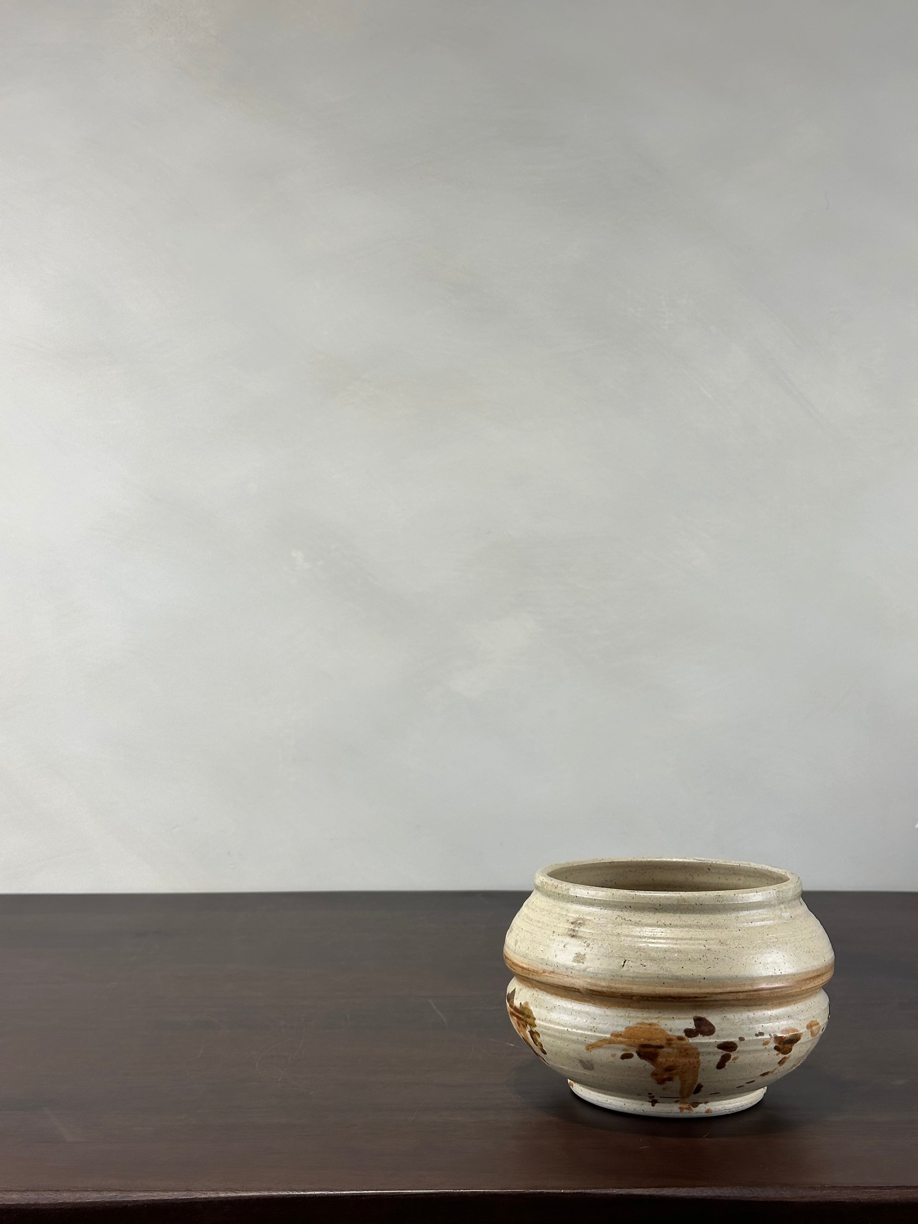 HANDCRAFTED POT