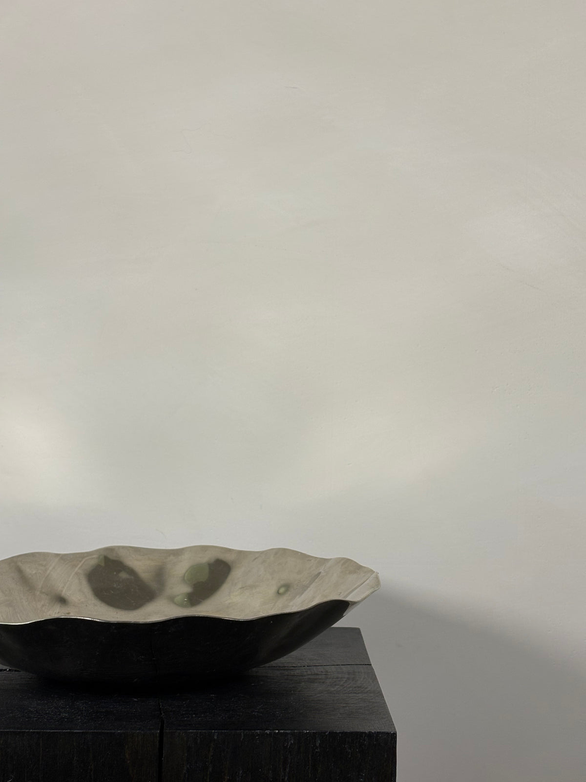 METAL SCALLOPED BOWL