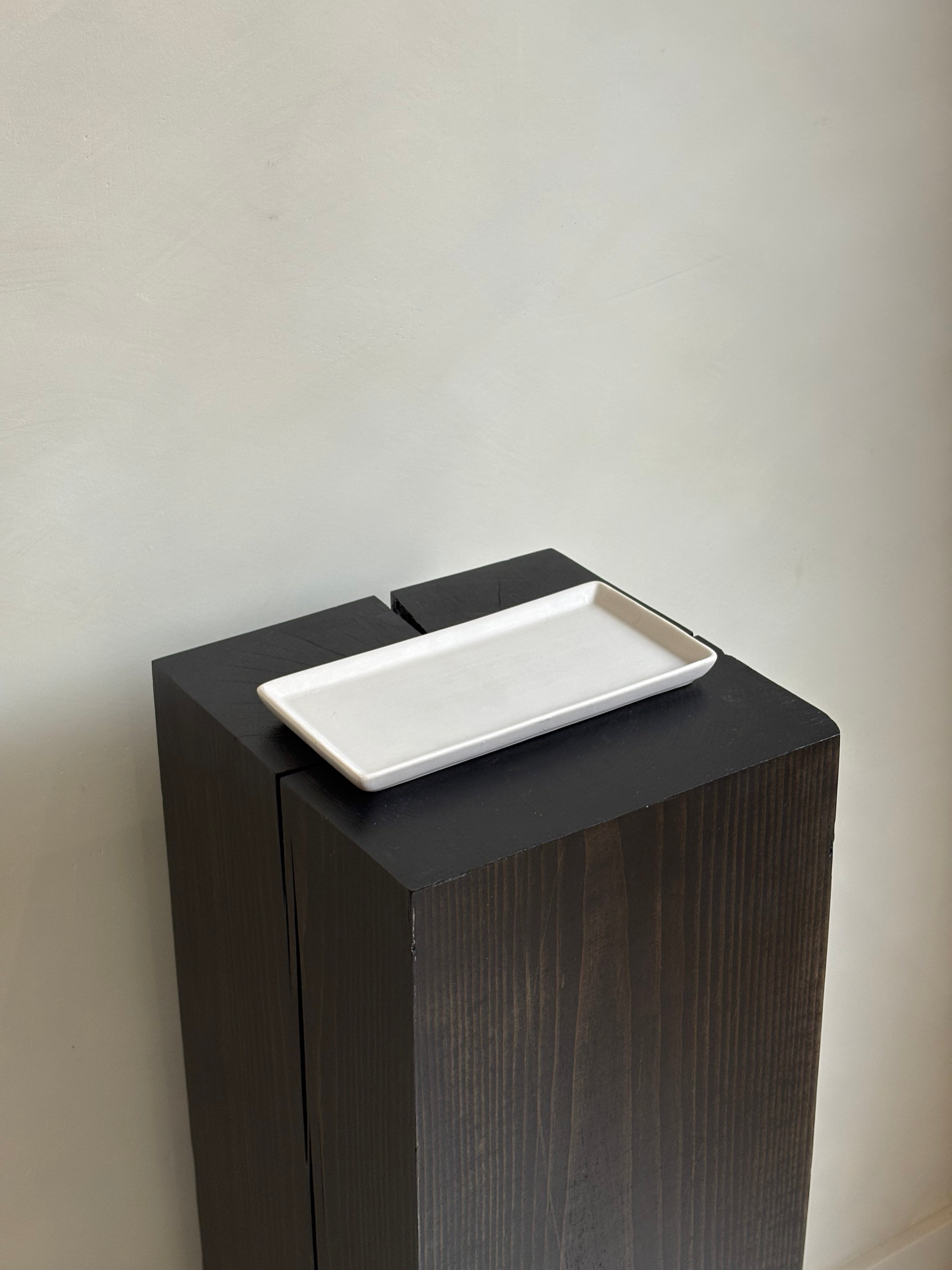WHITE CERAMIC TRAY