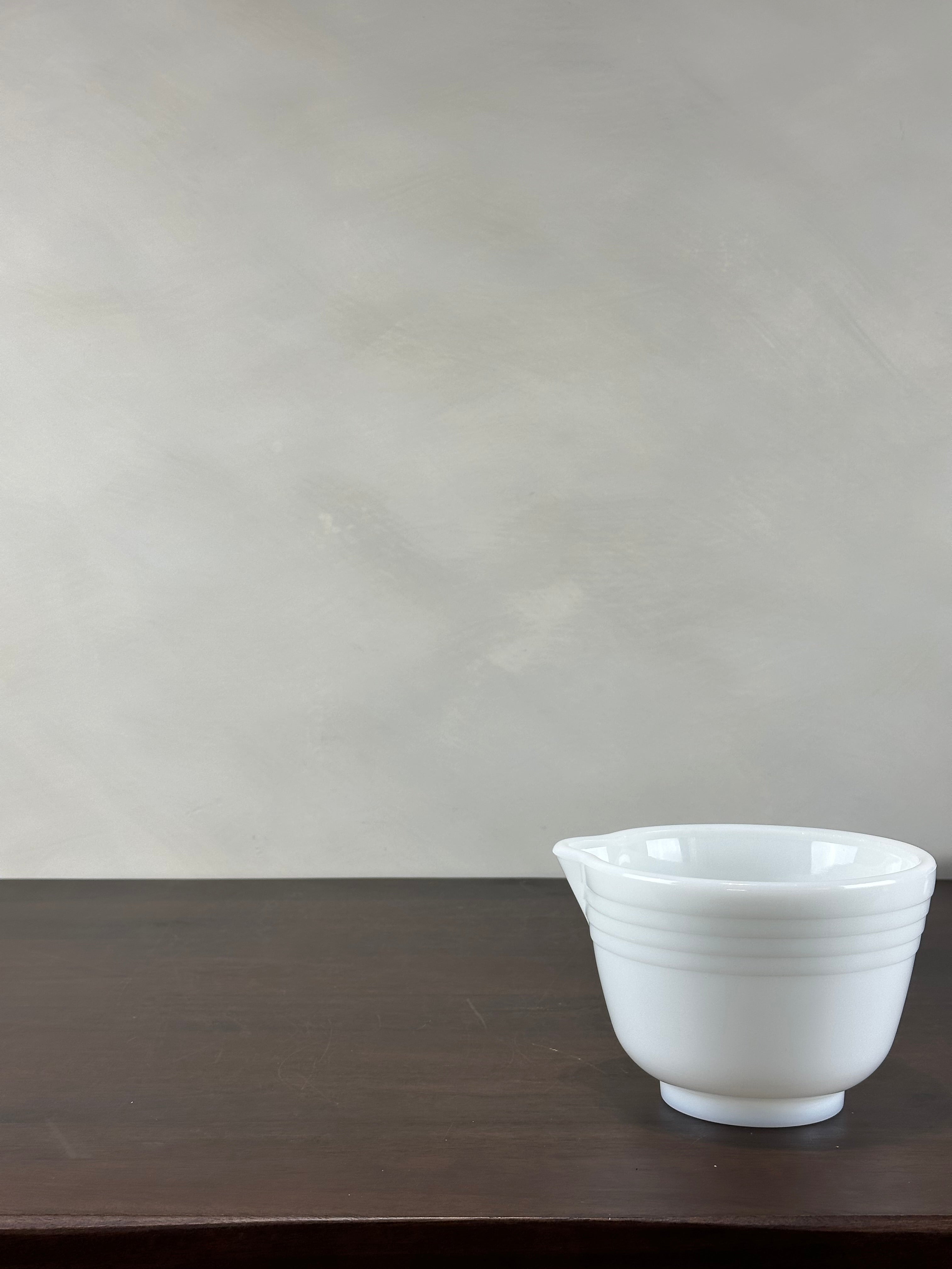 WHITE STRIPED MIXING BOWL