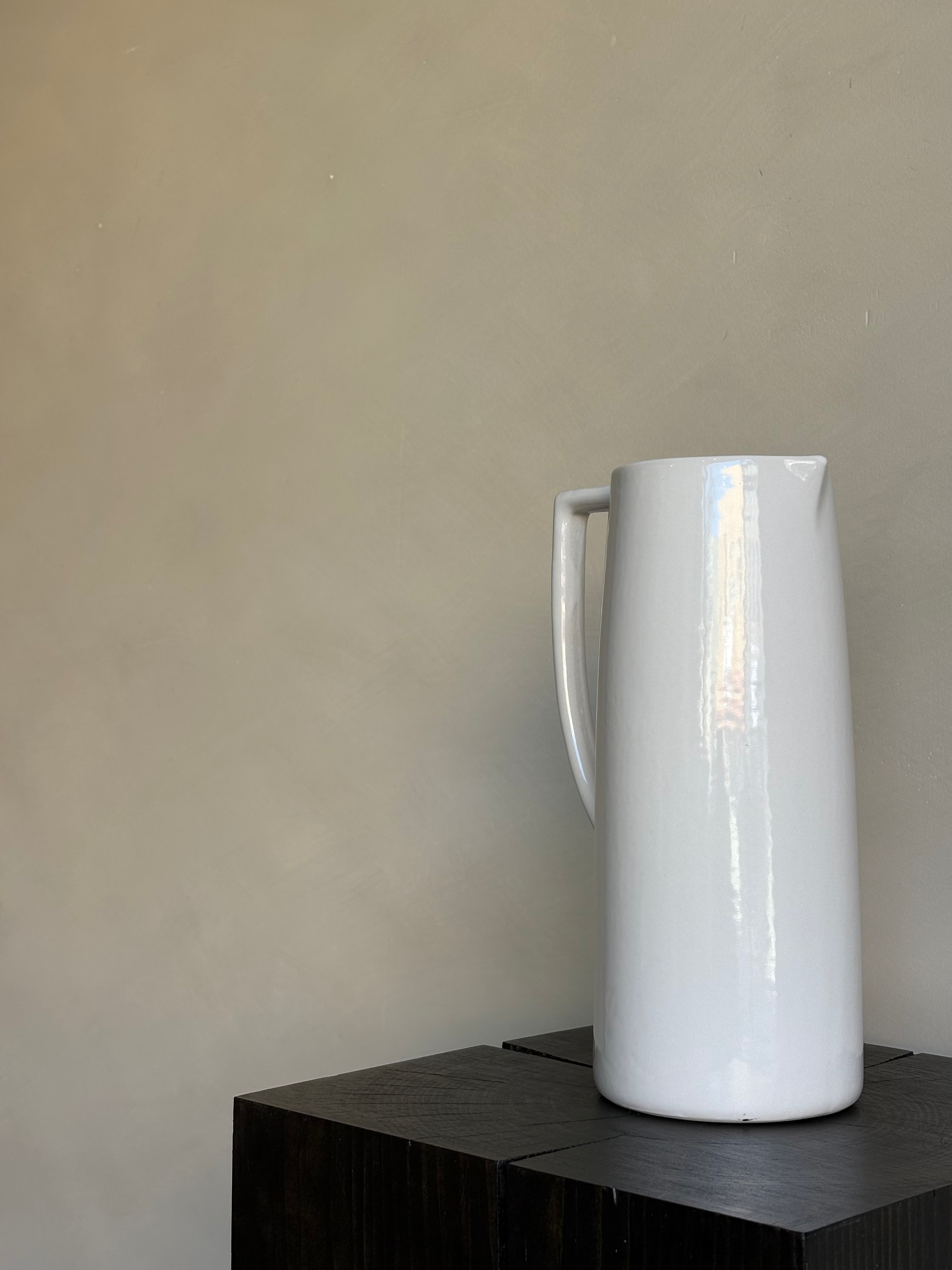 SLIM CERAMIC PITCHER