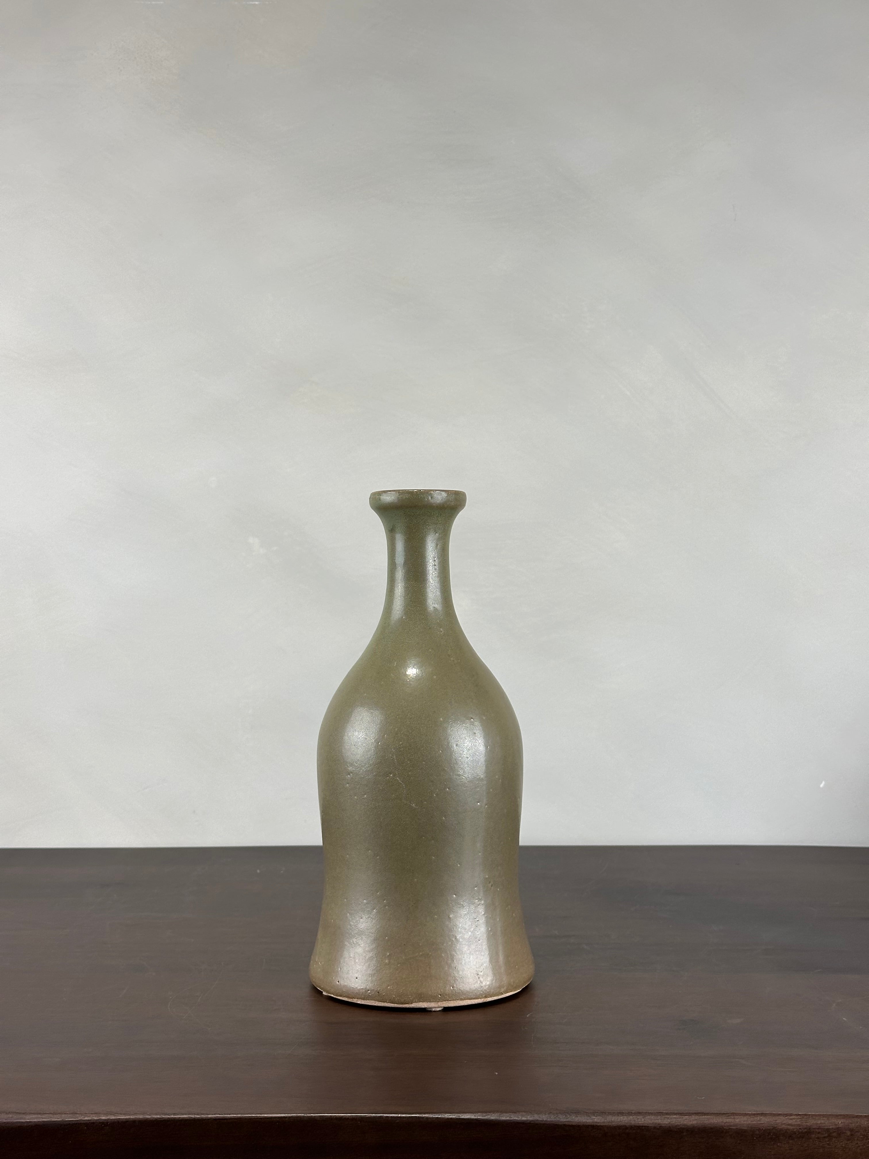 HANDCRAFTED VASE