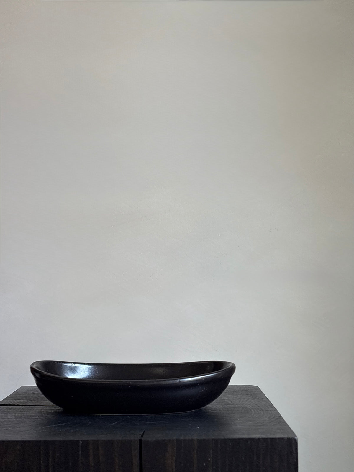 BLACK OVAL BOWL