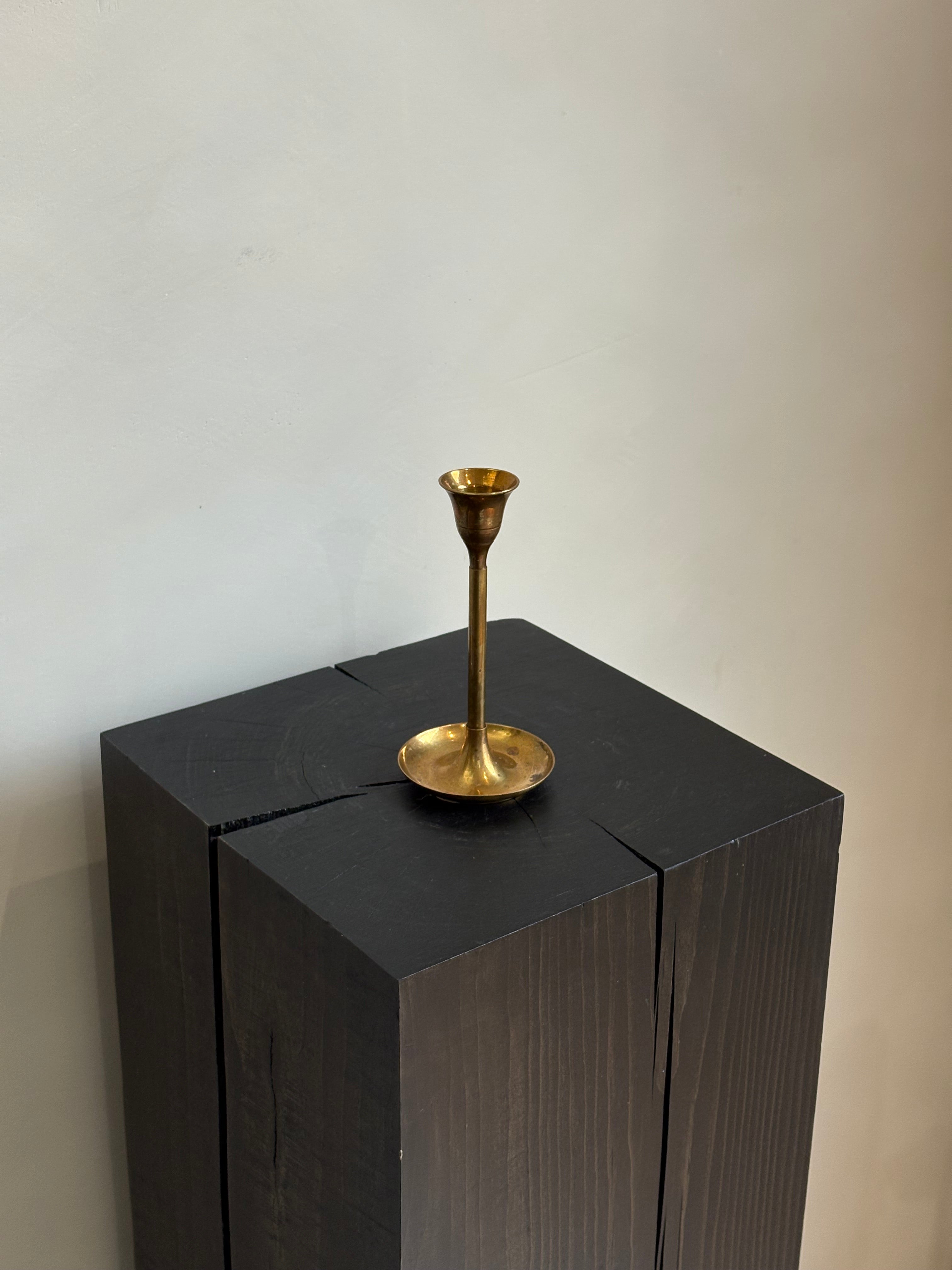 THIN CANDLE STICK