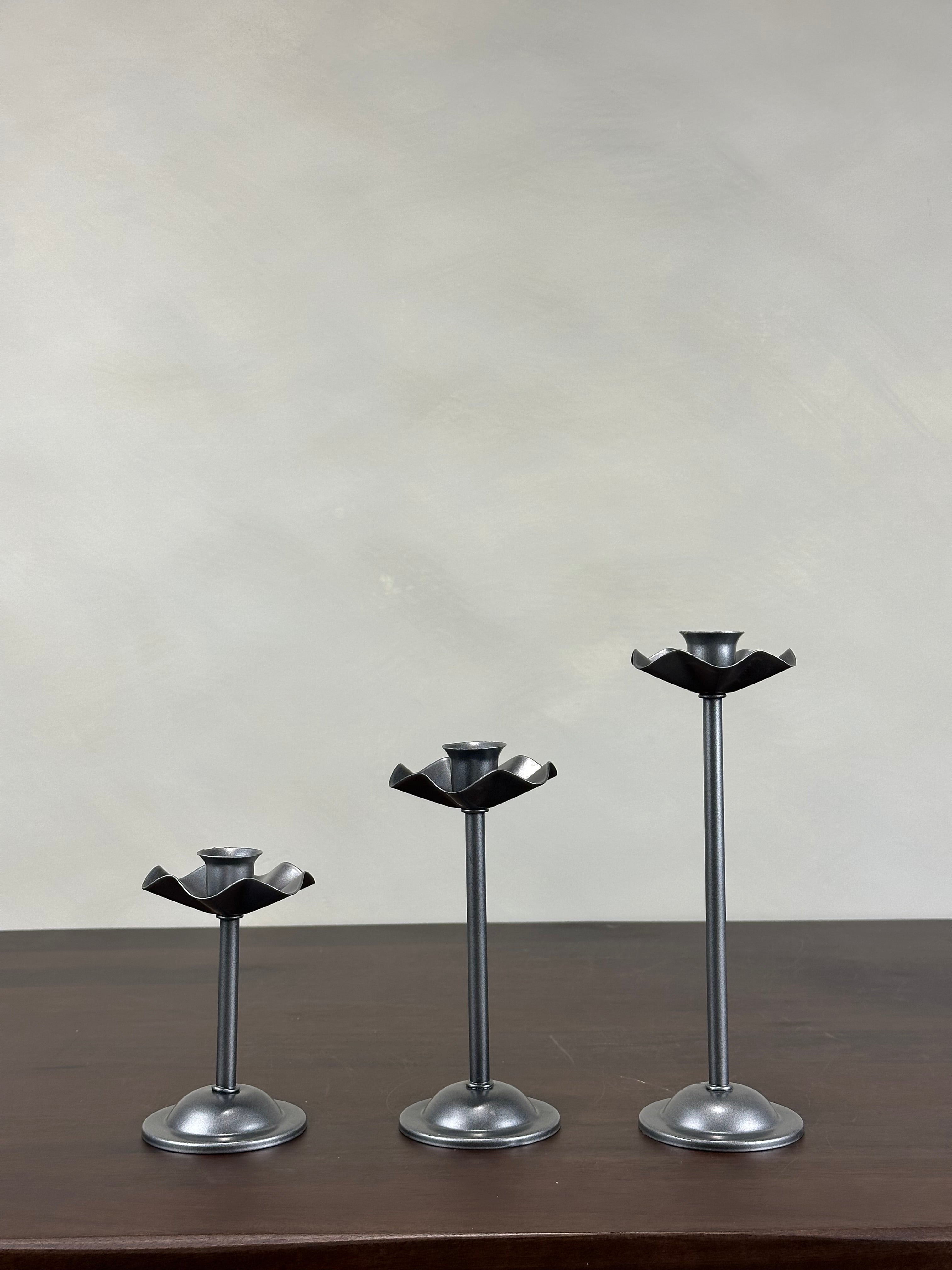 RUFFLE CANDLE STICK HOLDER - LARGE