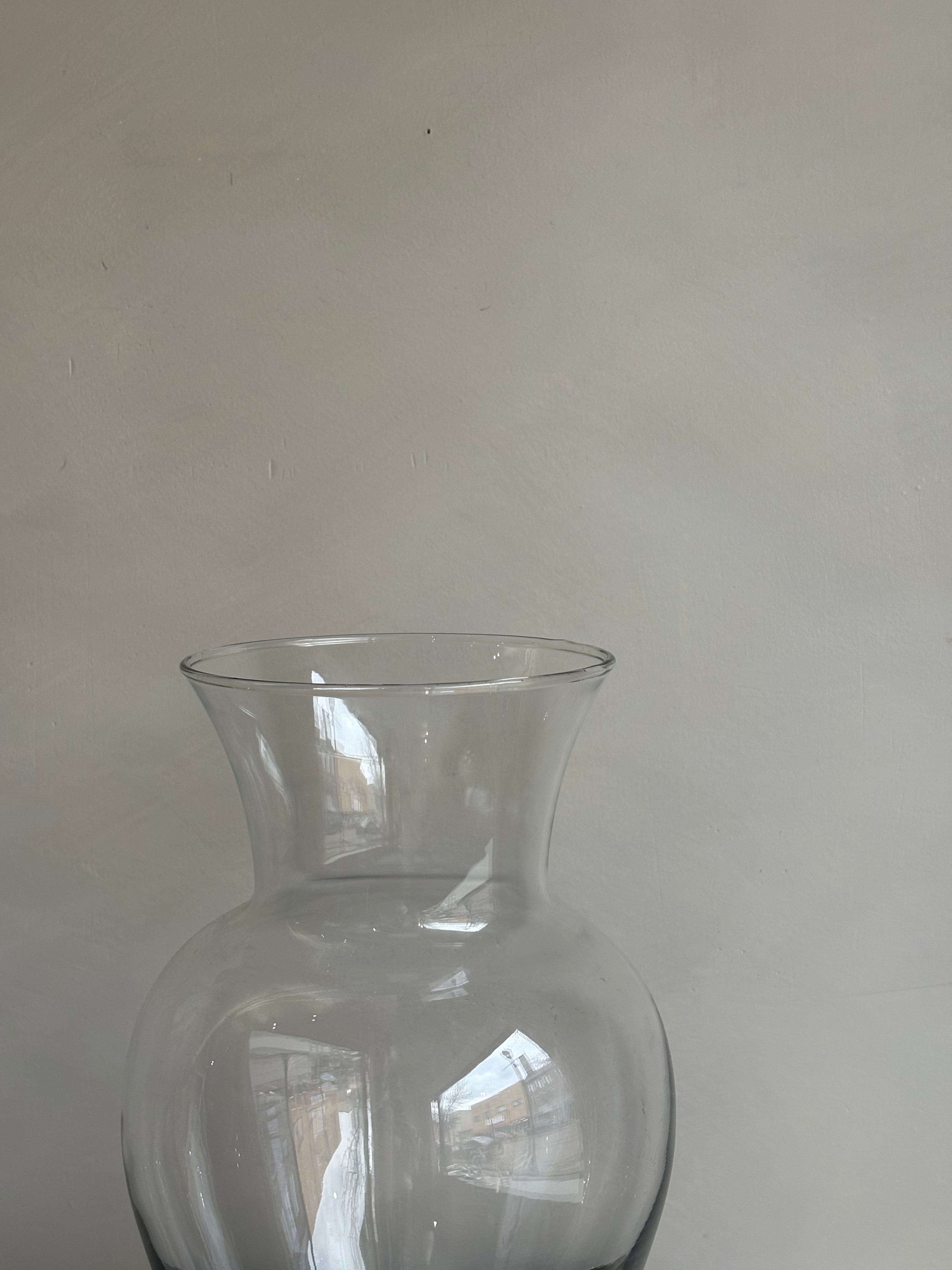 TAPERED GLASS VASE