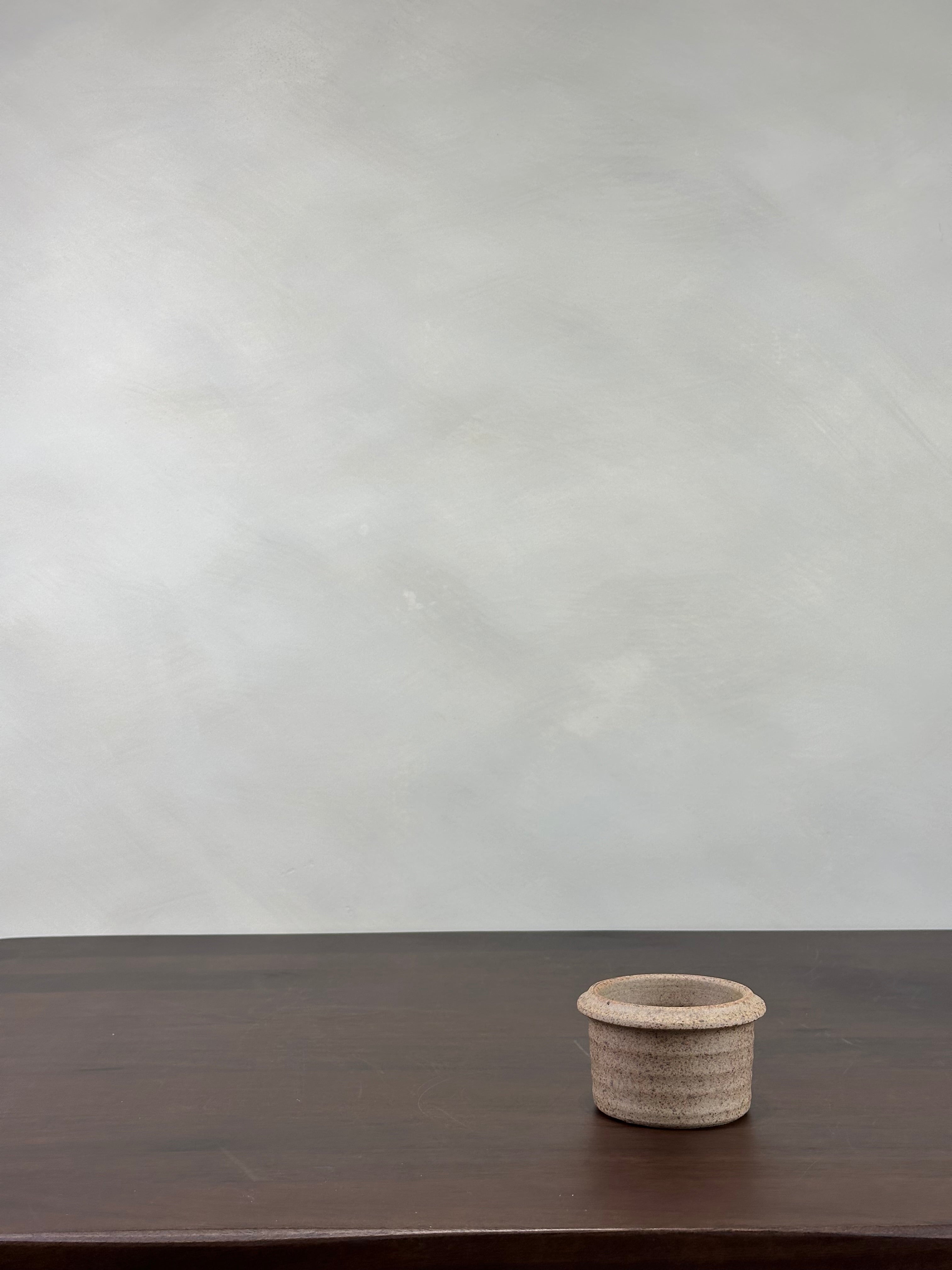 BEIGE ACCENT POT
