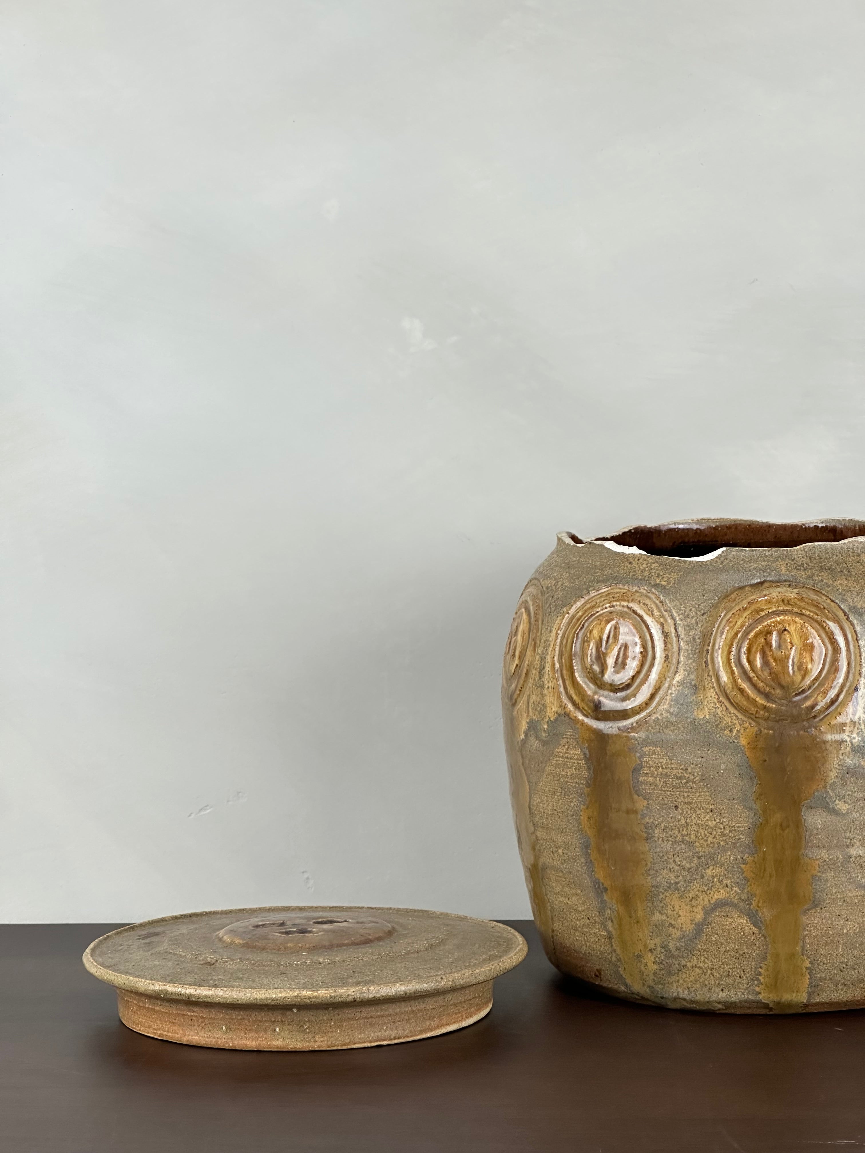 HANDCRAFTED JAR WITH LID