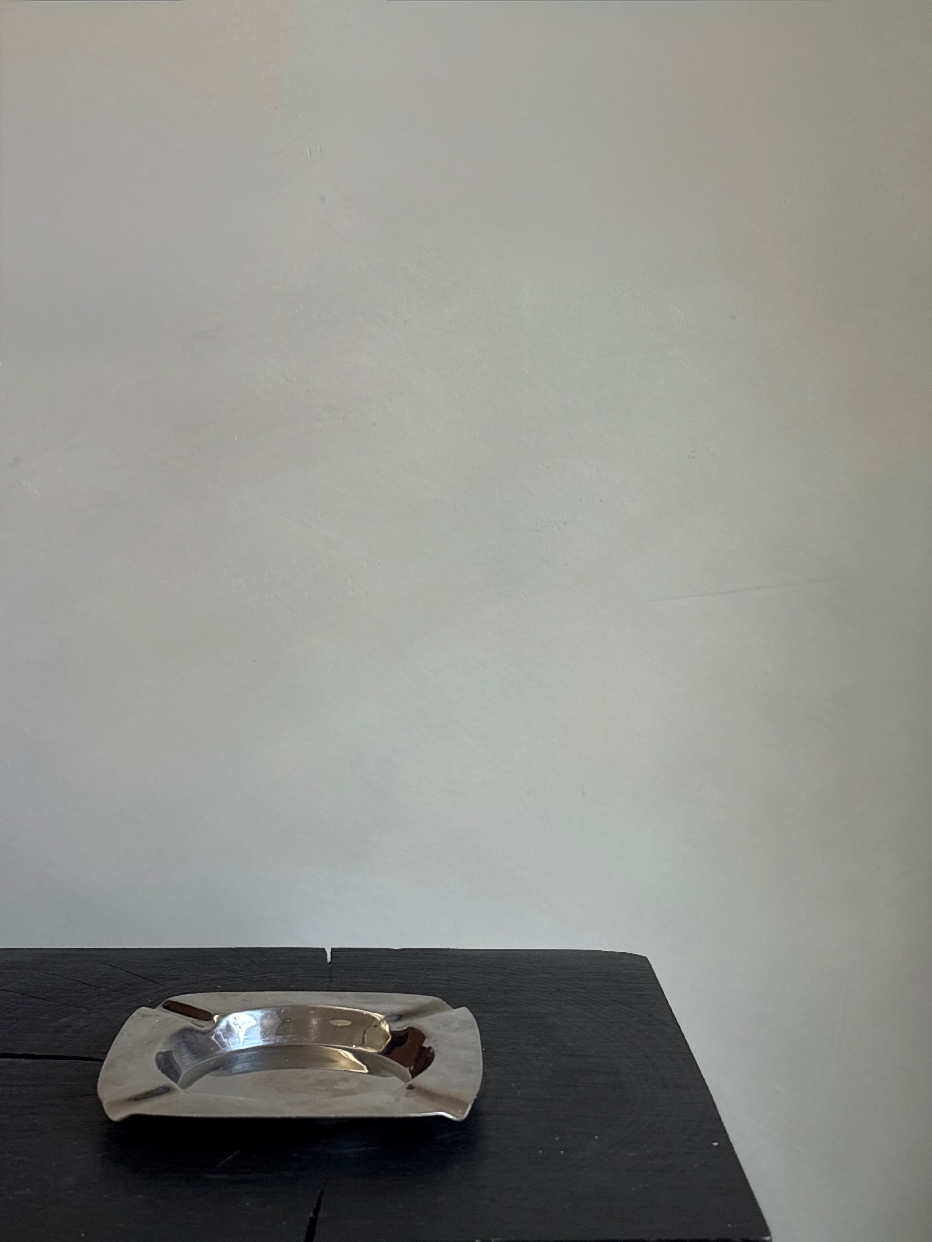 VINTAGE METAL ASHTRAY