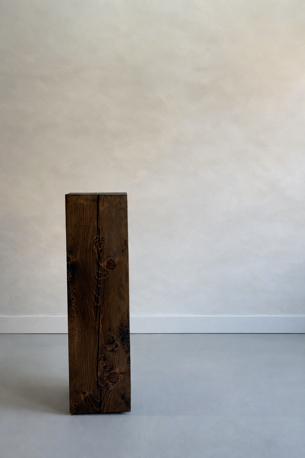 BROWN SOLID WOOD PEDESTAL