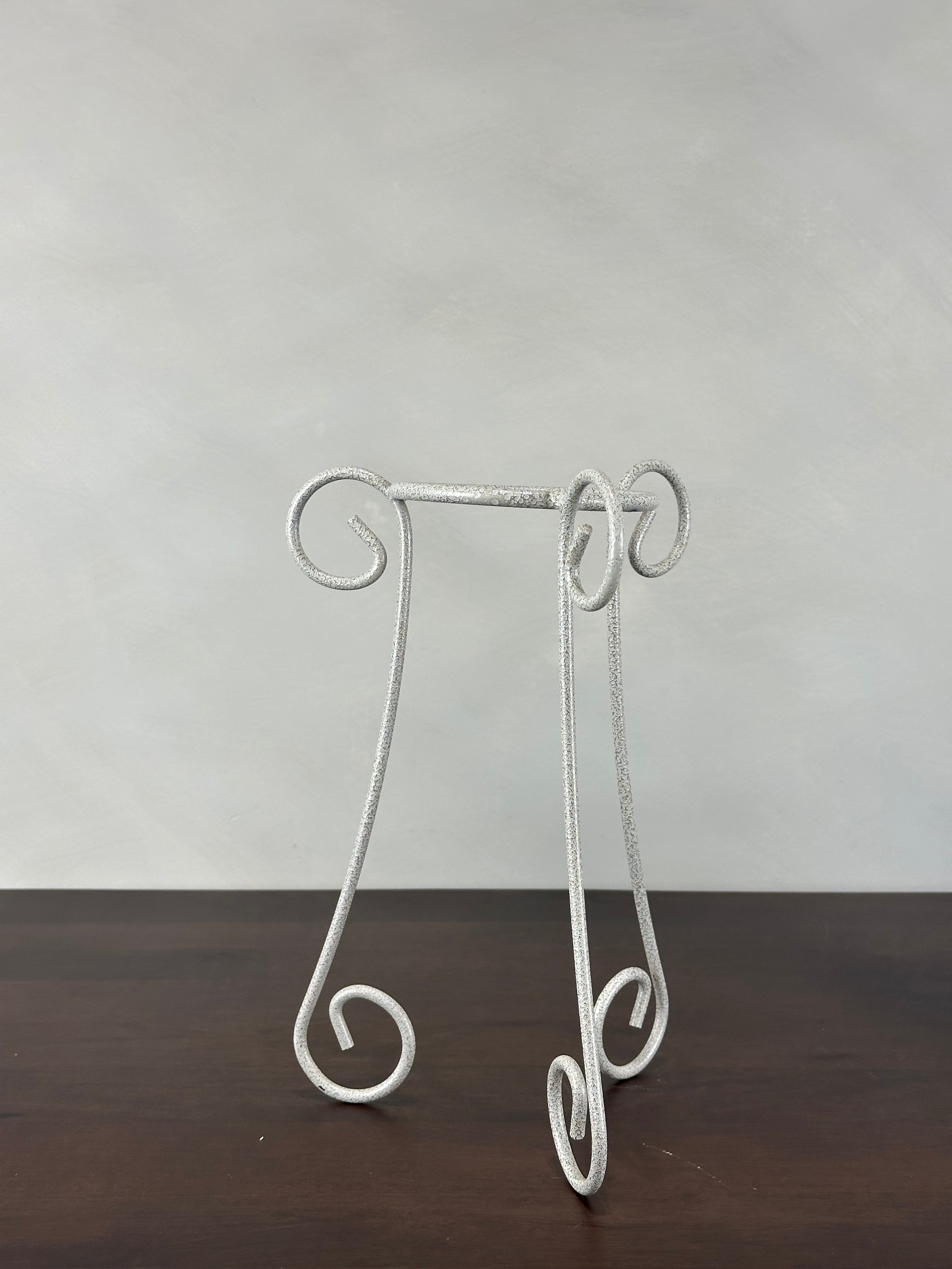 WHITE PLANT STAND