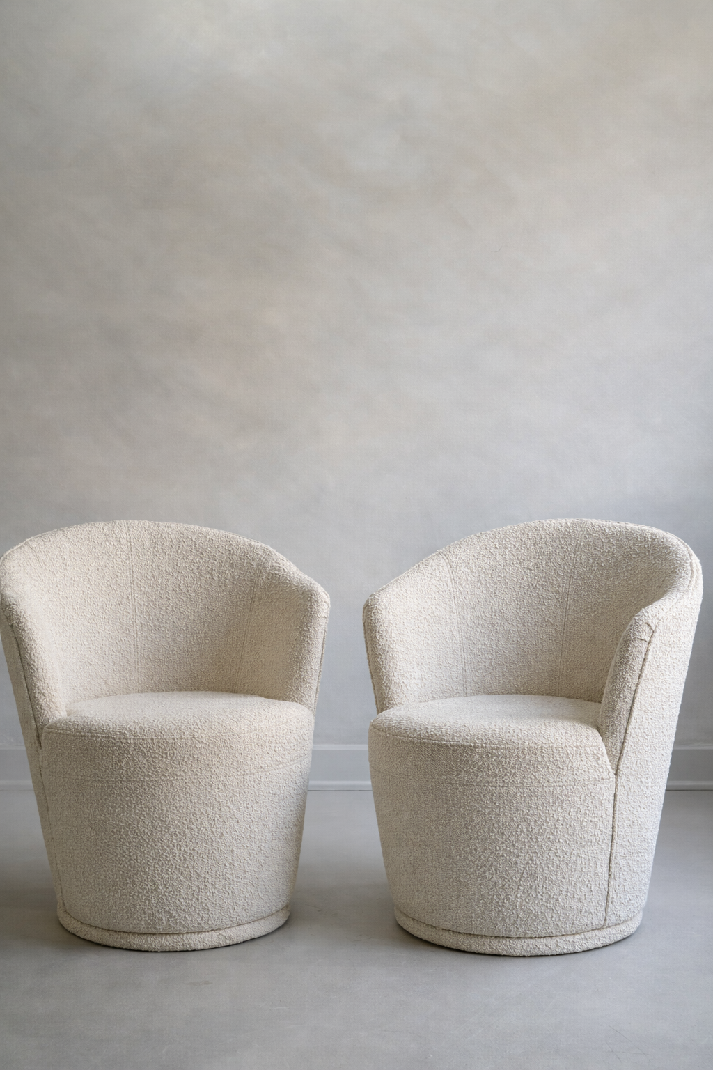 BOUCLE SWIVEL CHAIR