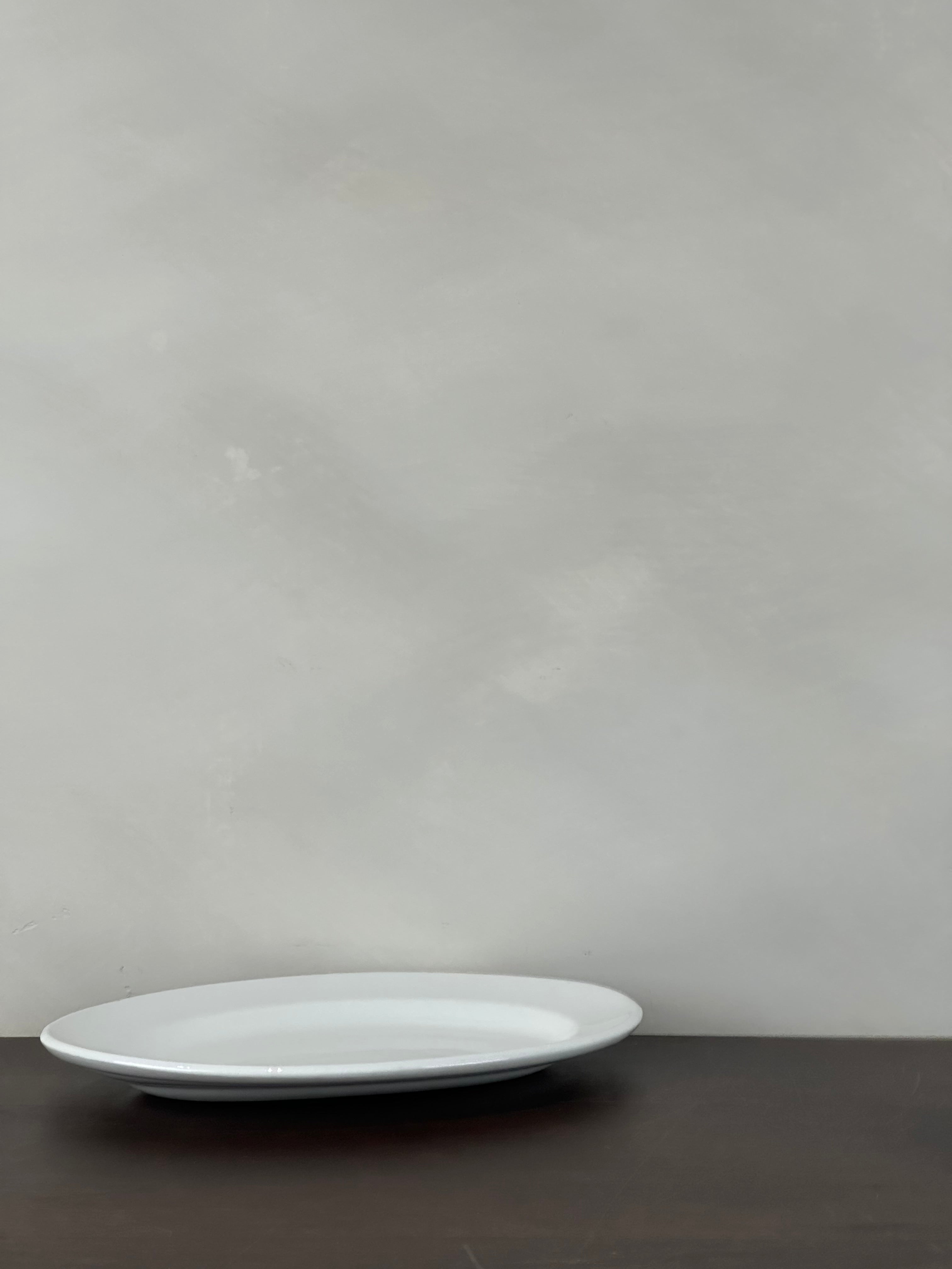WHITE OVAL PLATE