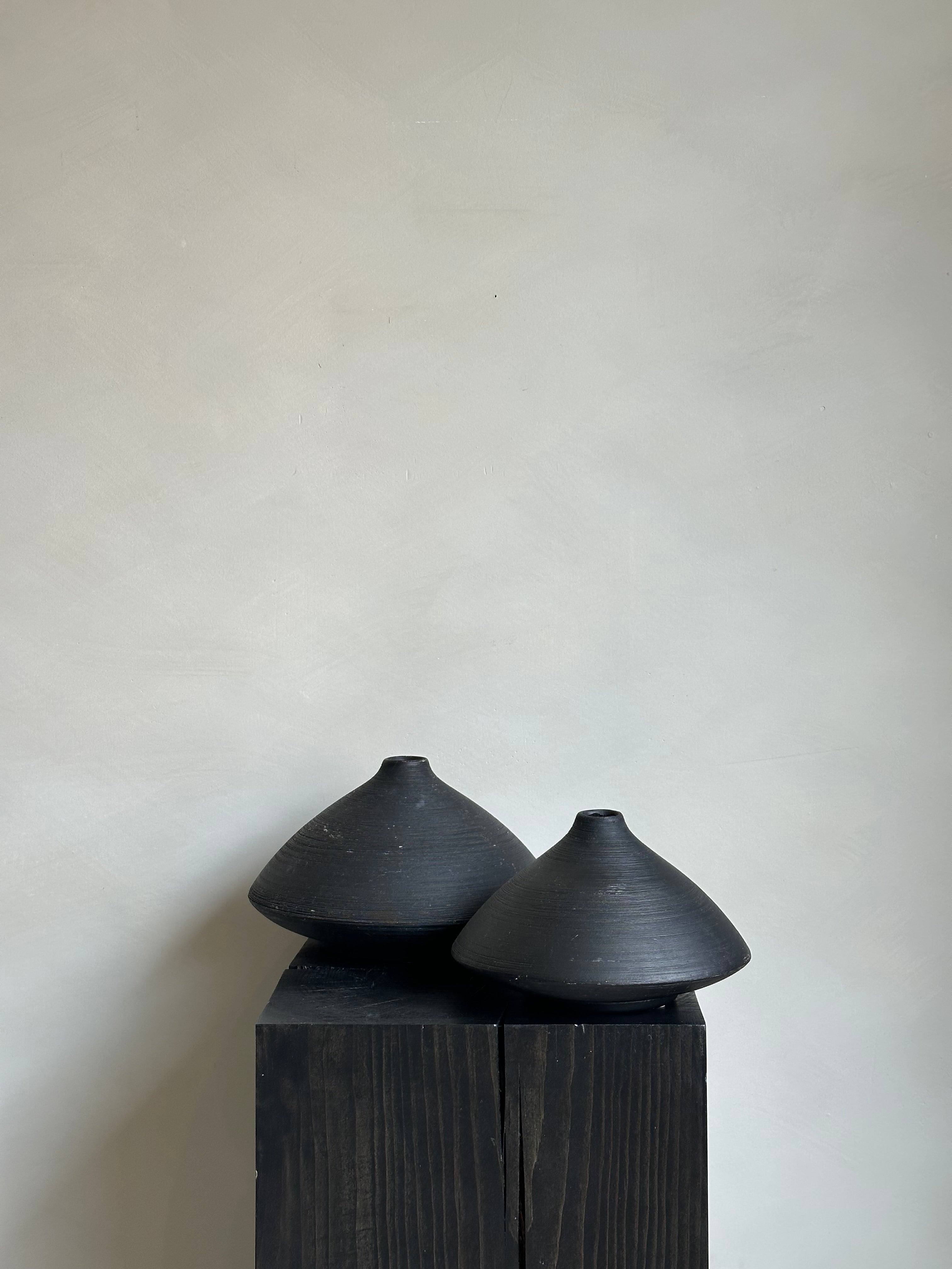 BLACK PYRAMID VASE