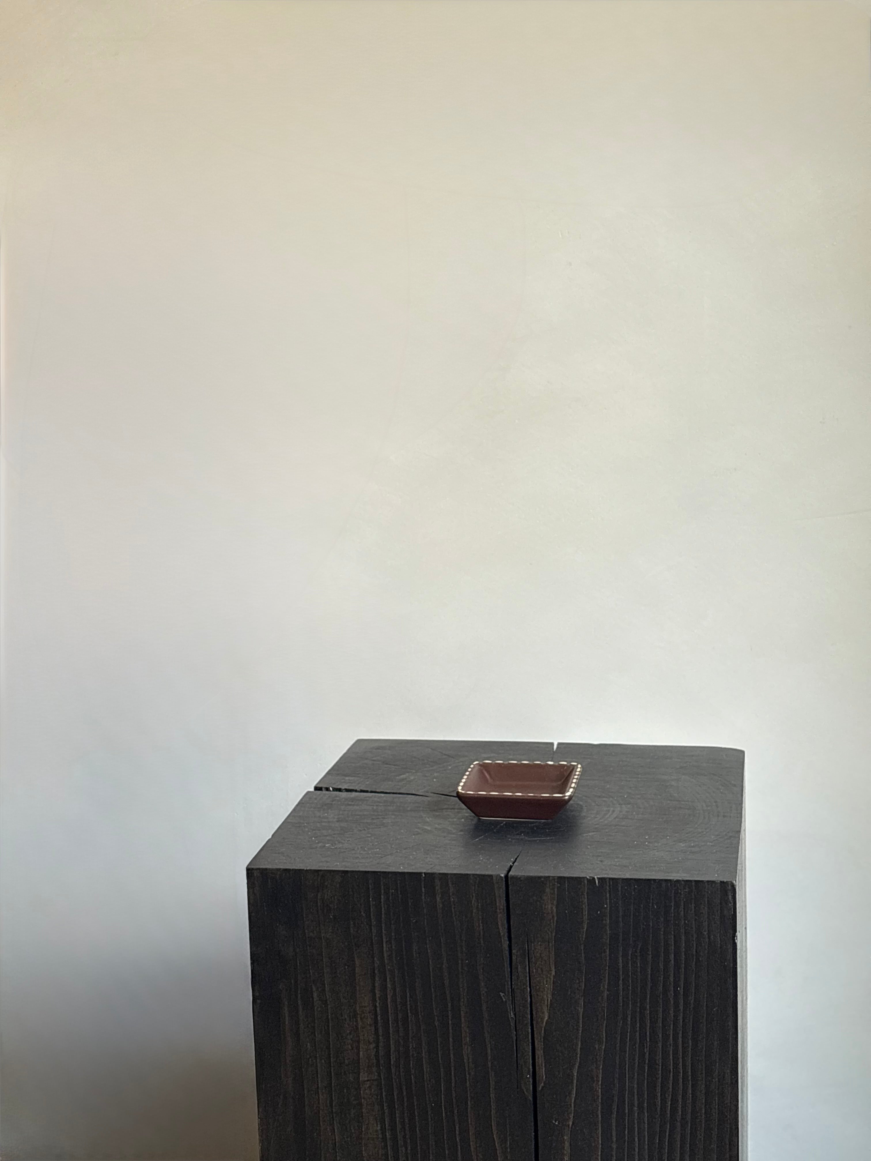 CHOCOLATE CERAMIC SOY SAUCE DISH WITH WHIPSTITCH TRIM