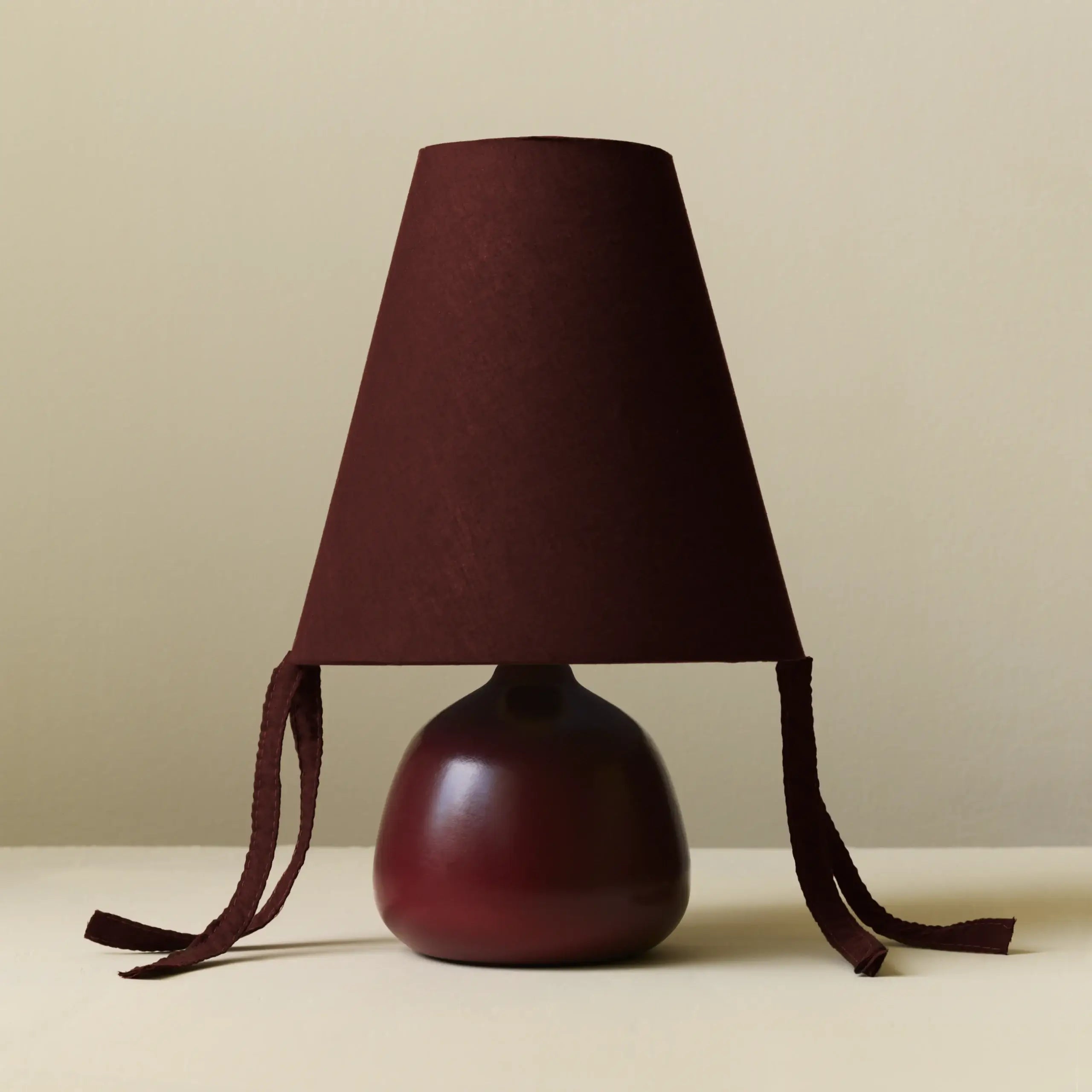 BURGUNDY TABLE LAMP WITH TASSELS