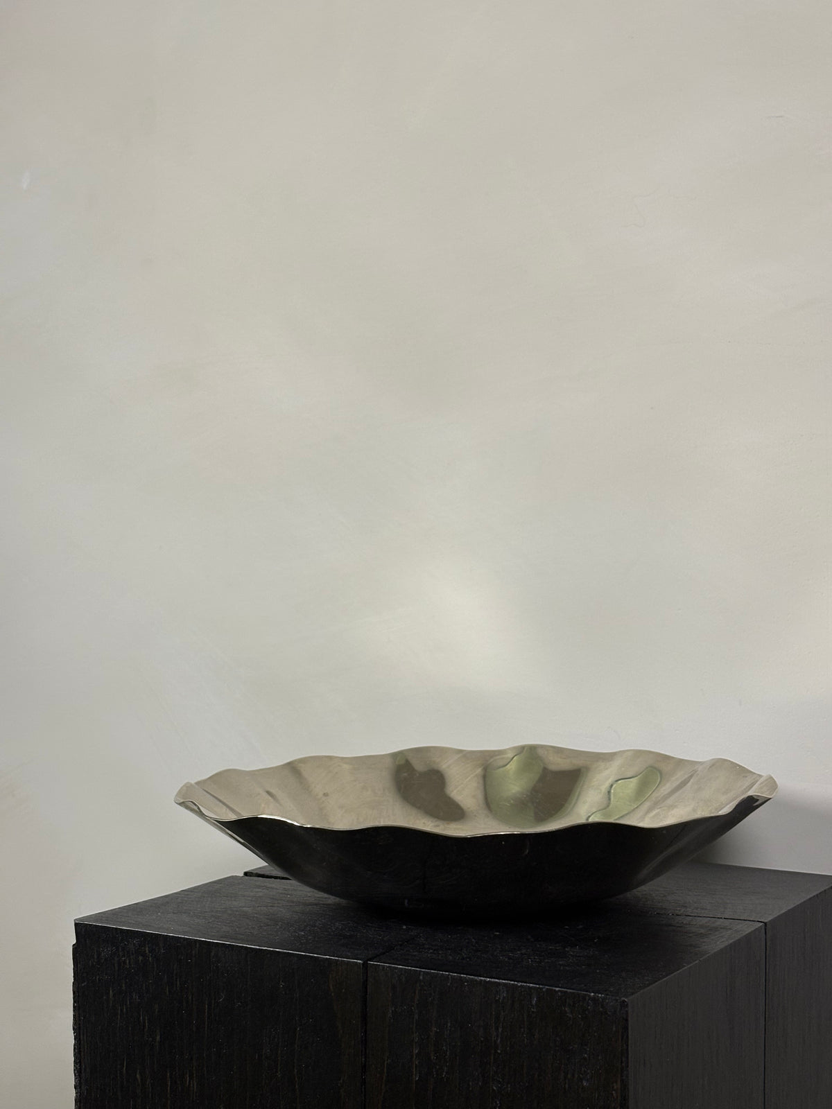 METAL SCALLOPED BOWL