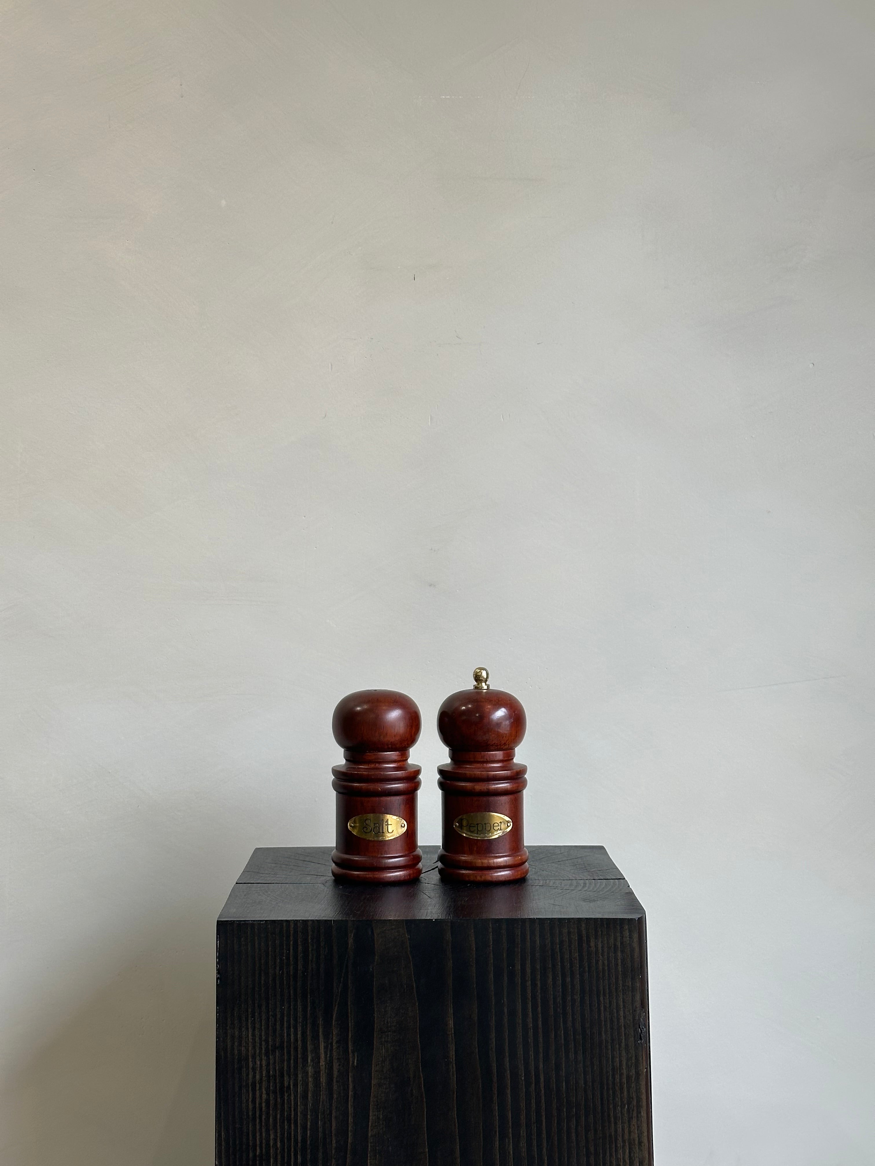 CLASSIC SALT AND PEPPER SET