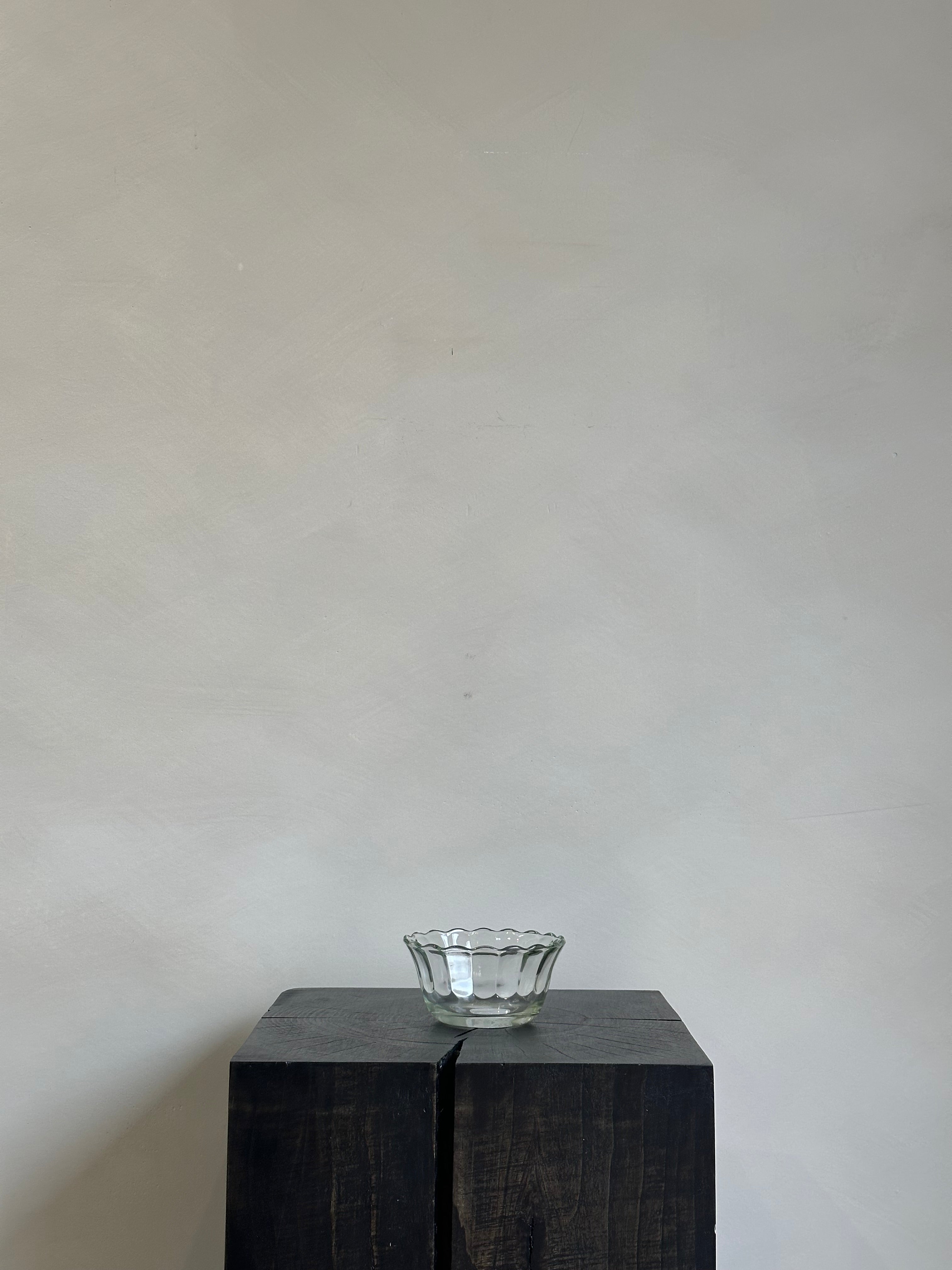 SMALL GLASS BOWL