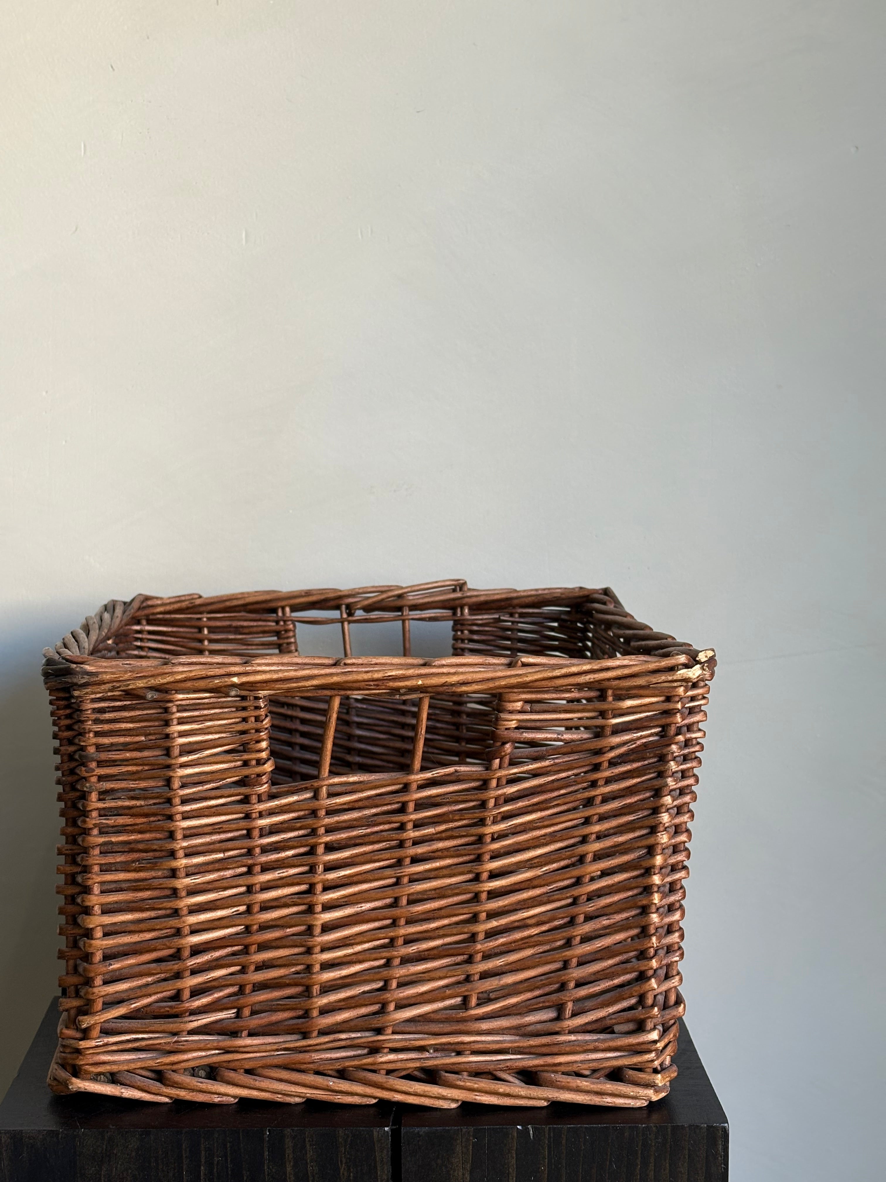 CLASSIC SQUARE BASKET