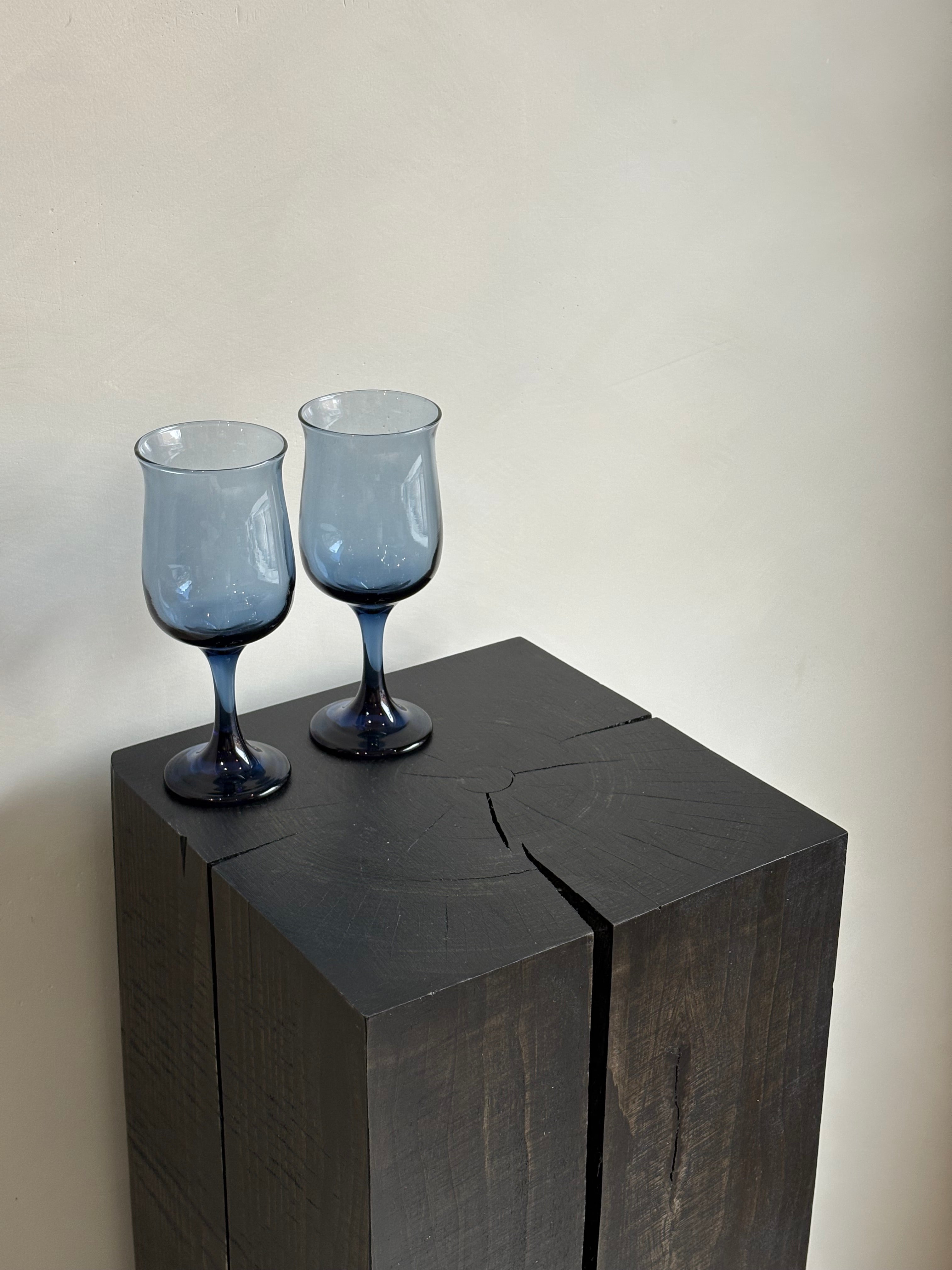 BLUE WINE GLASS