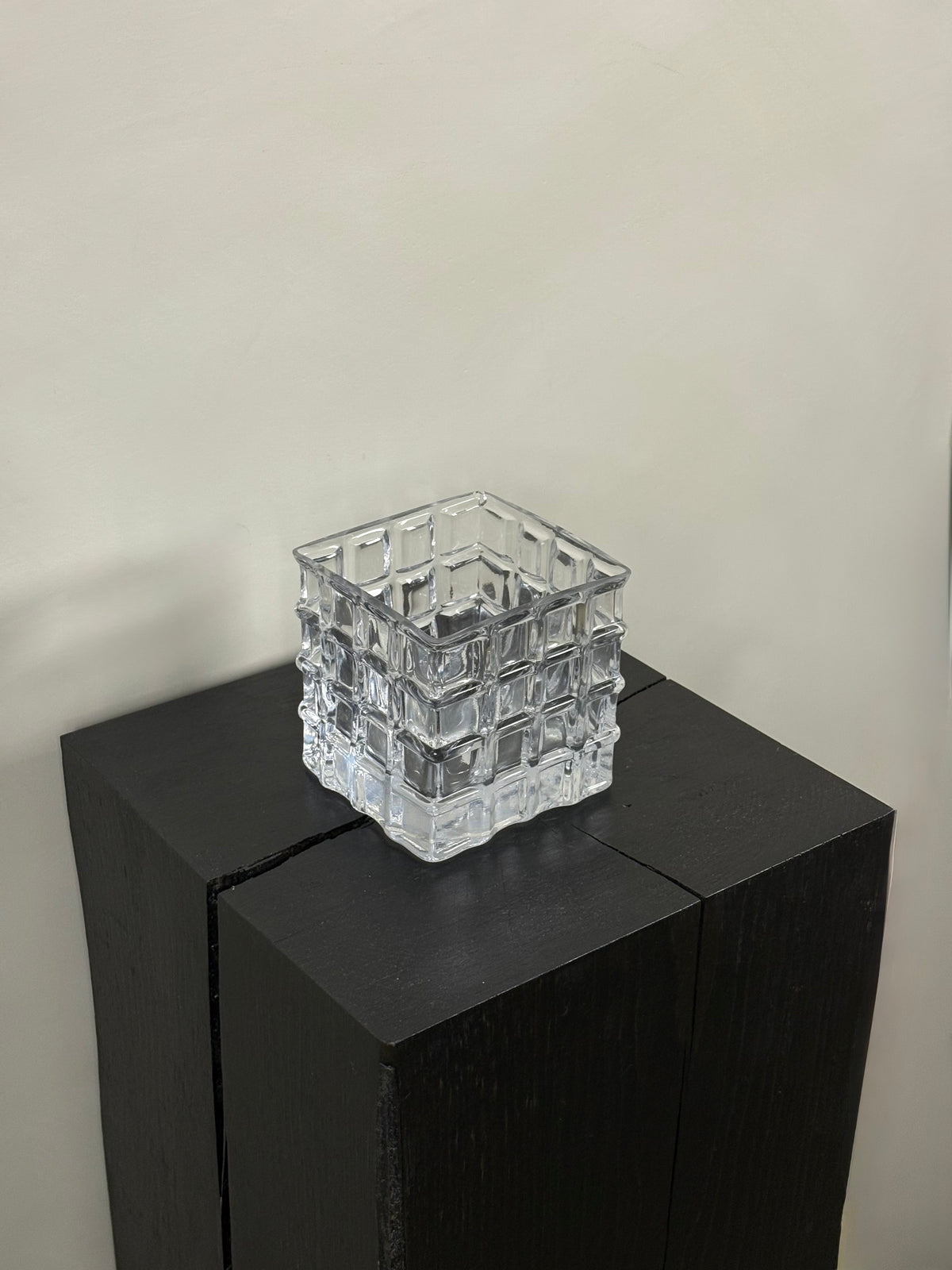 SMALL CUBE VASE