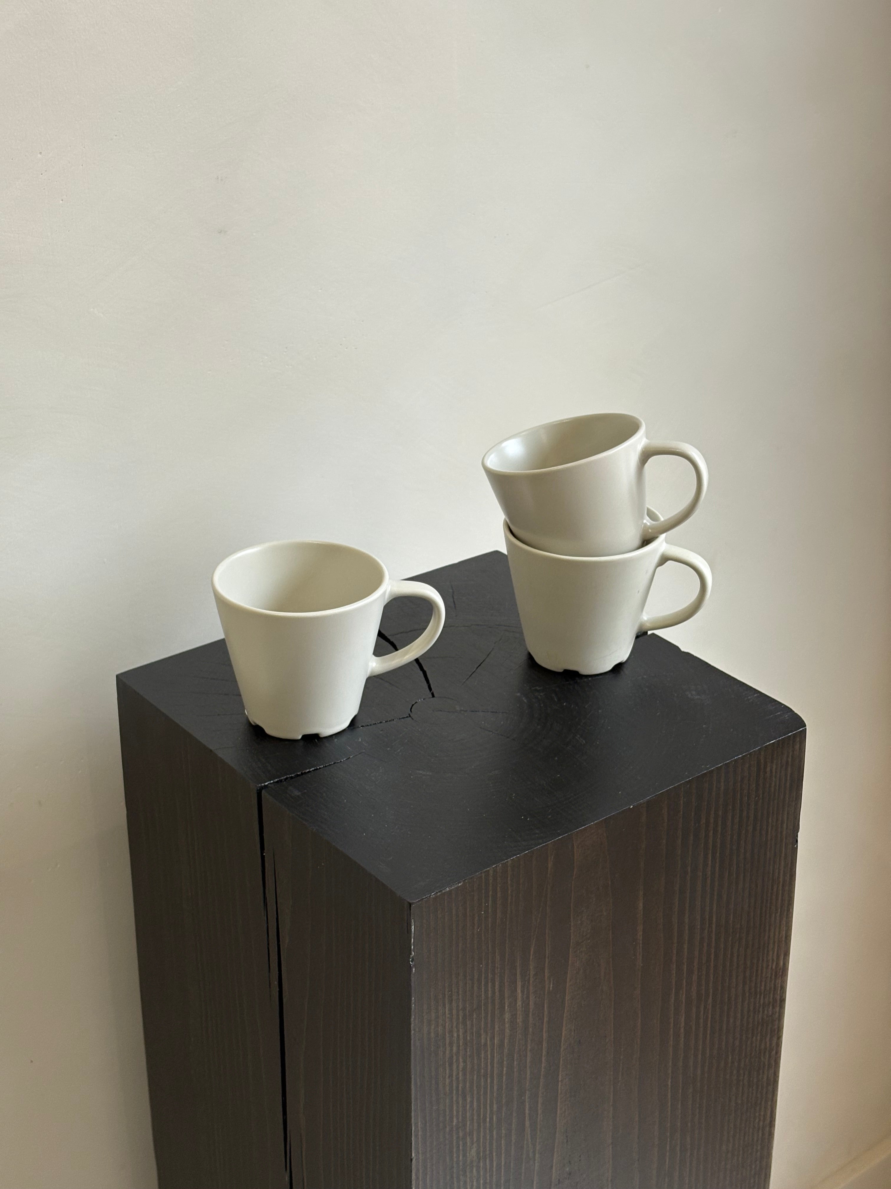 BEIGE MUG