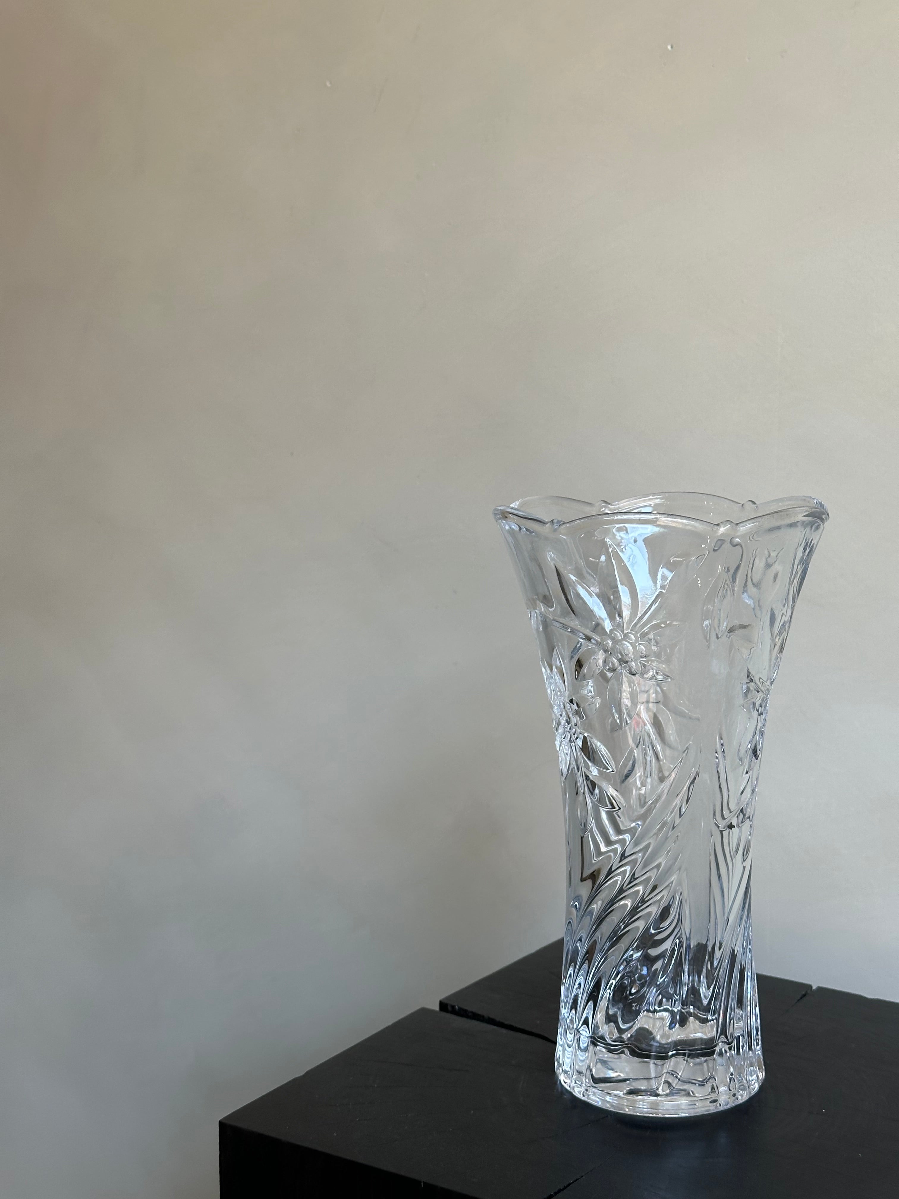 FLORAL GLASS VASE