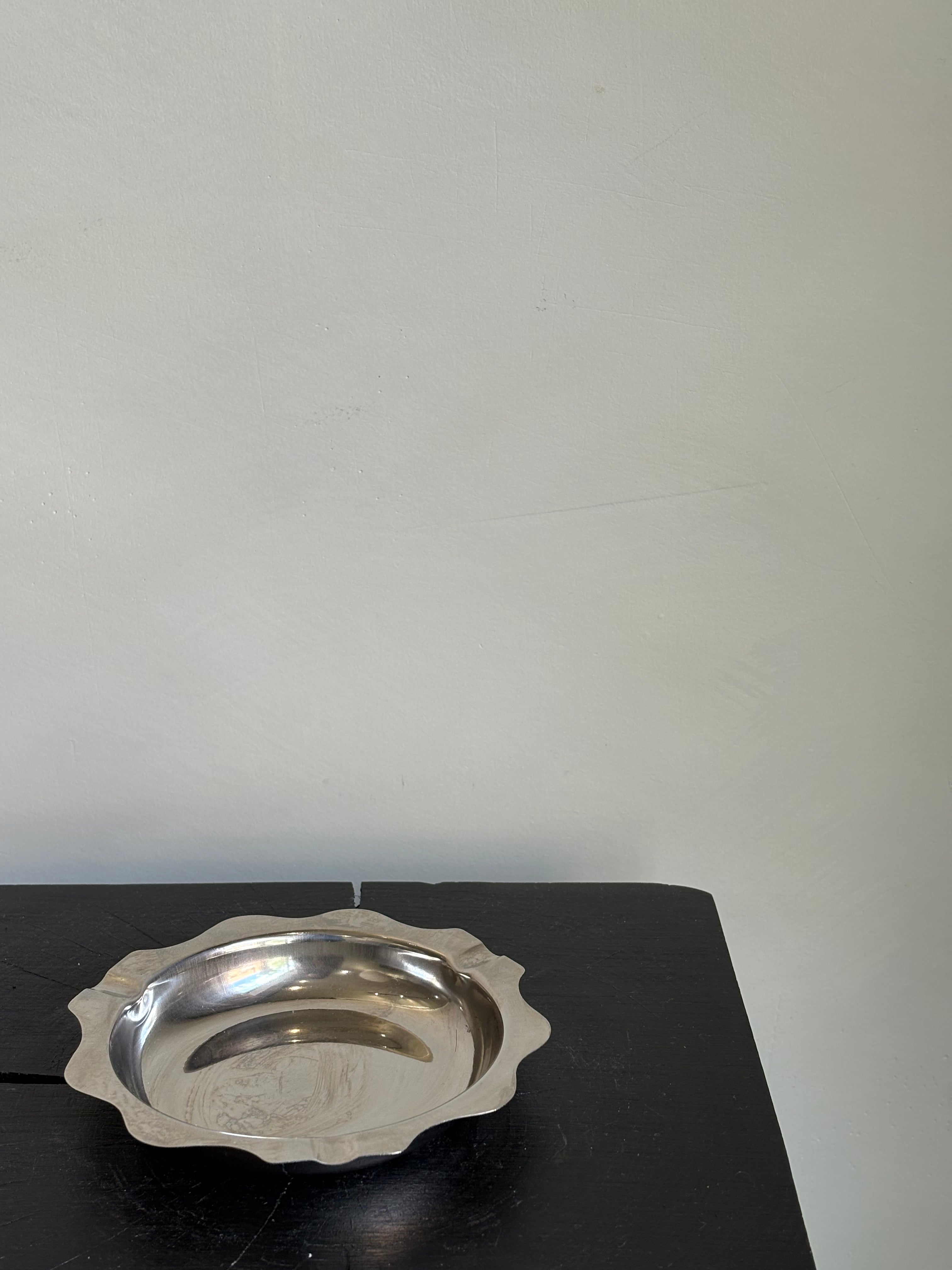 SCALLOPED CHROME DISH