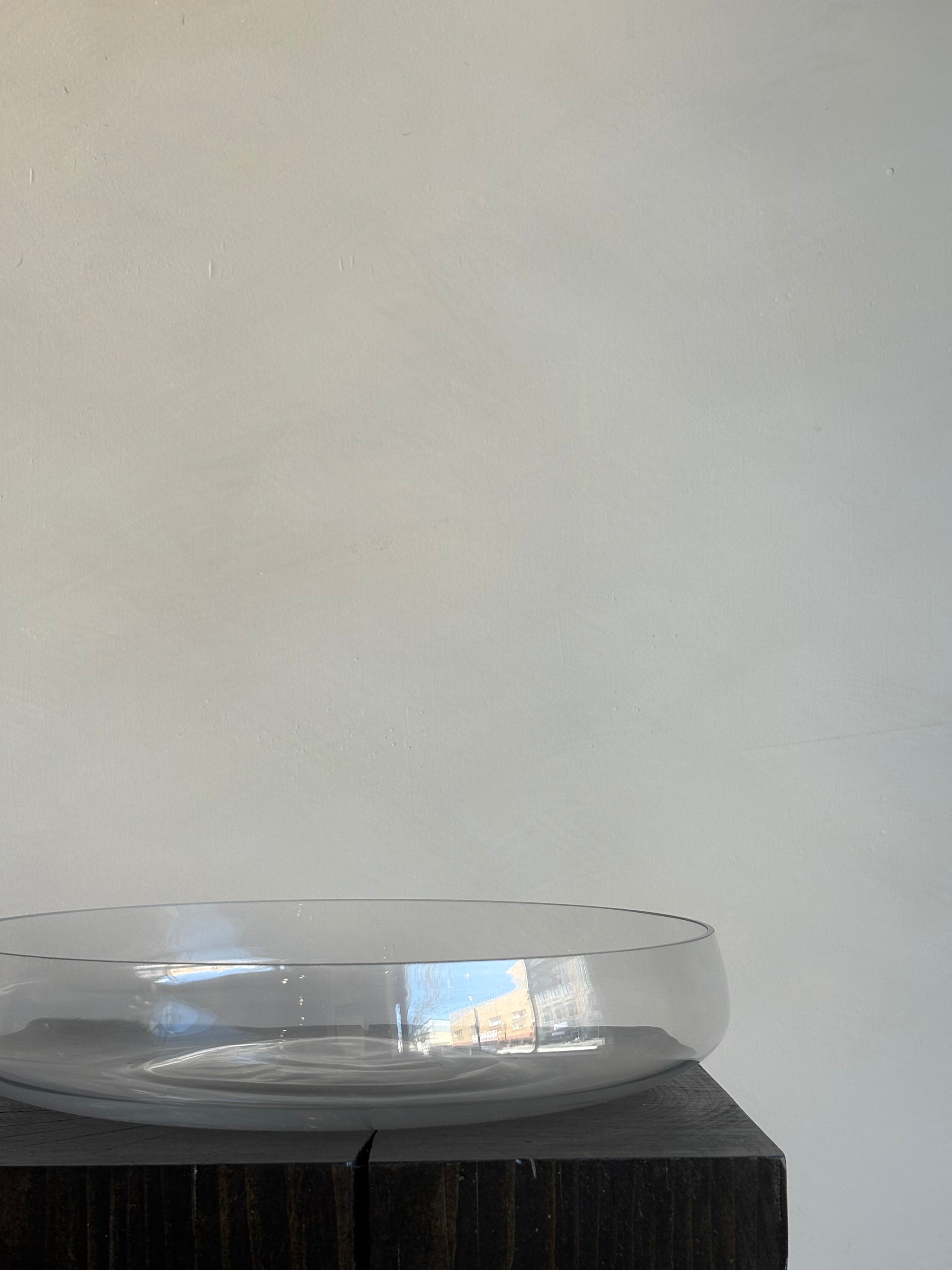 SHALLOW GLASS BOWL