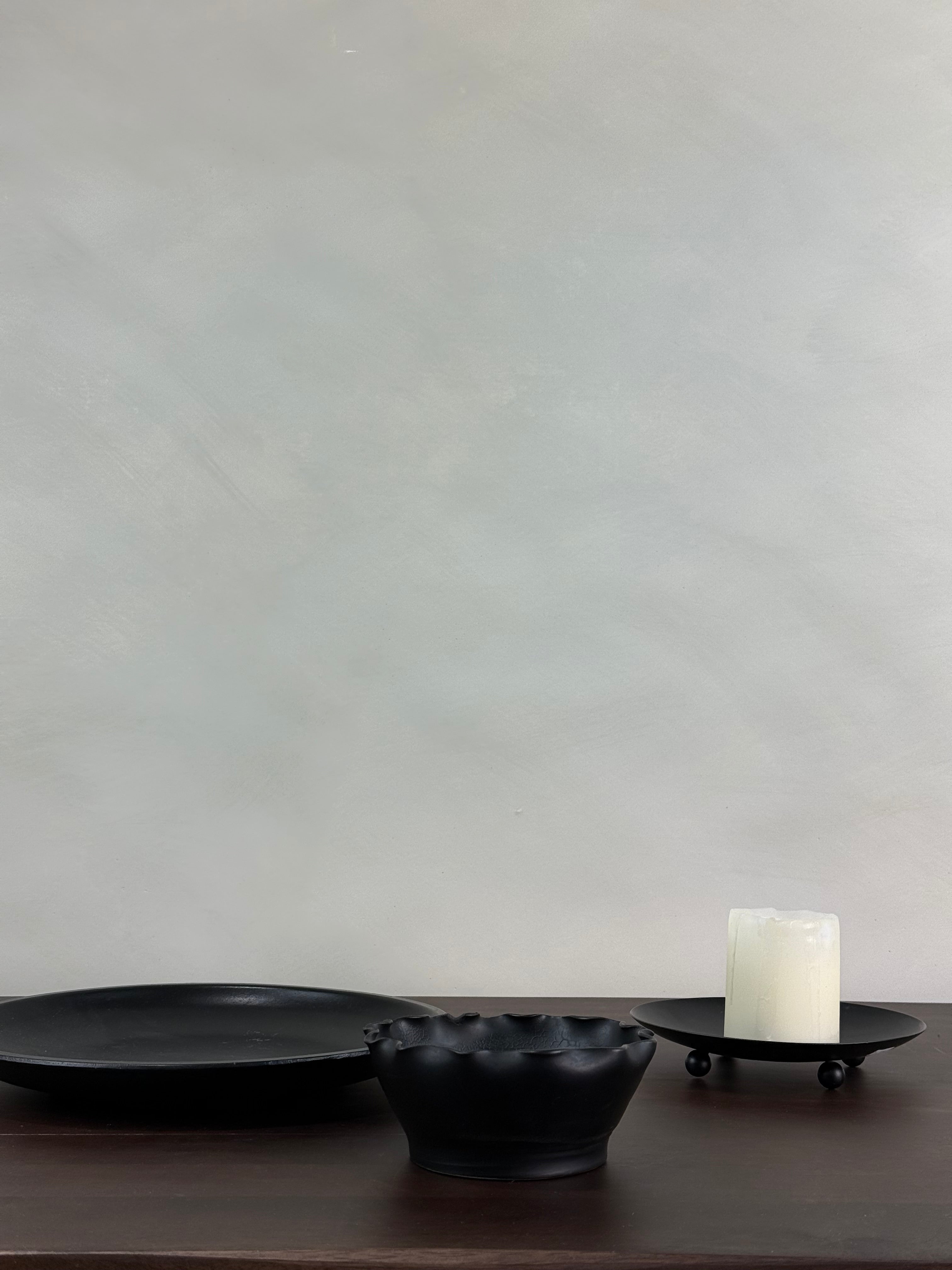 ROUND BLACK TRAY