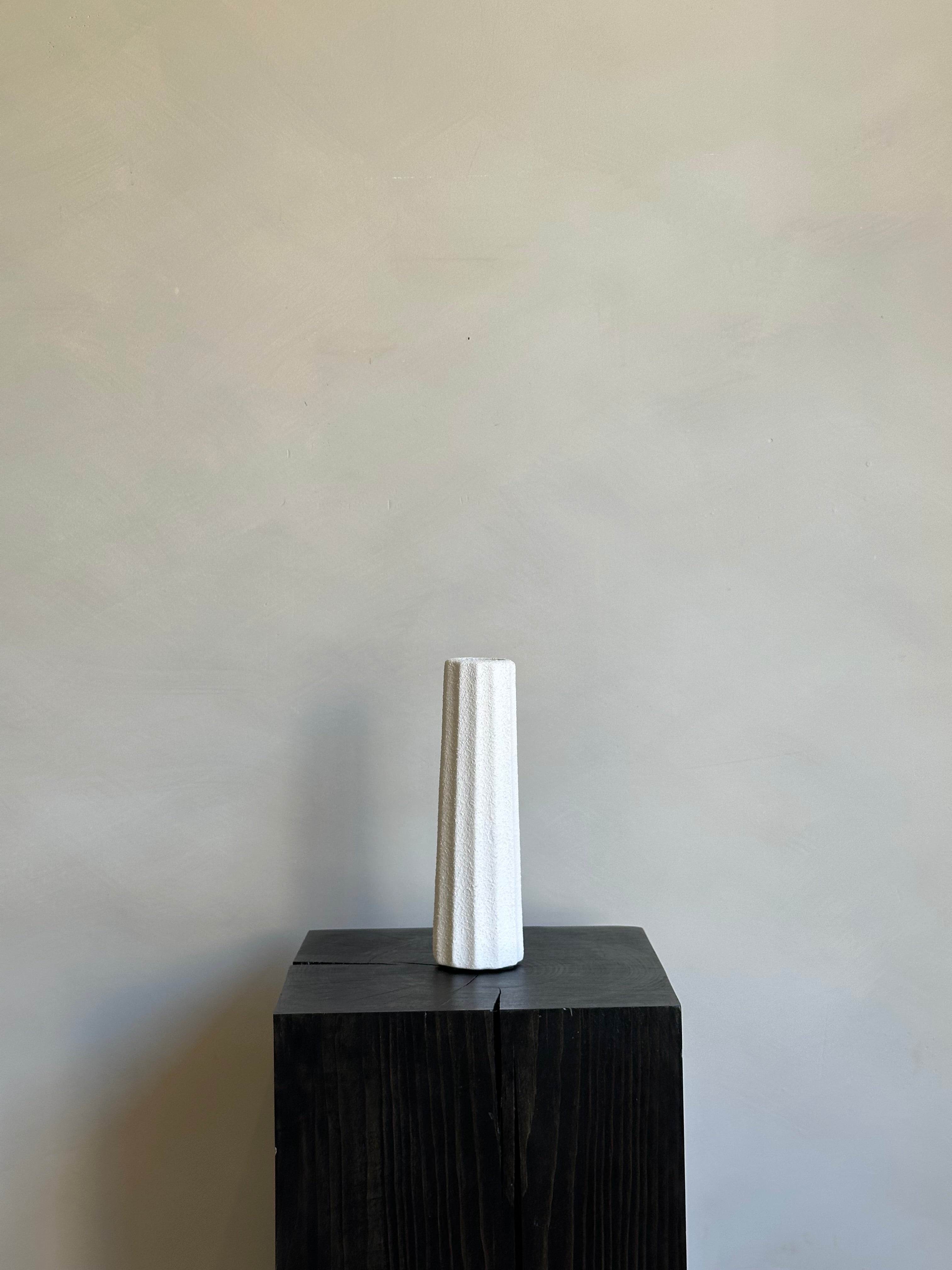 TEXTURED VASE | WHITE