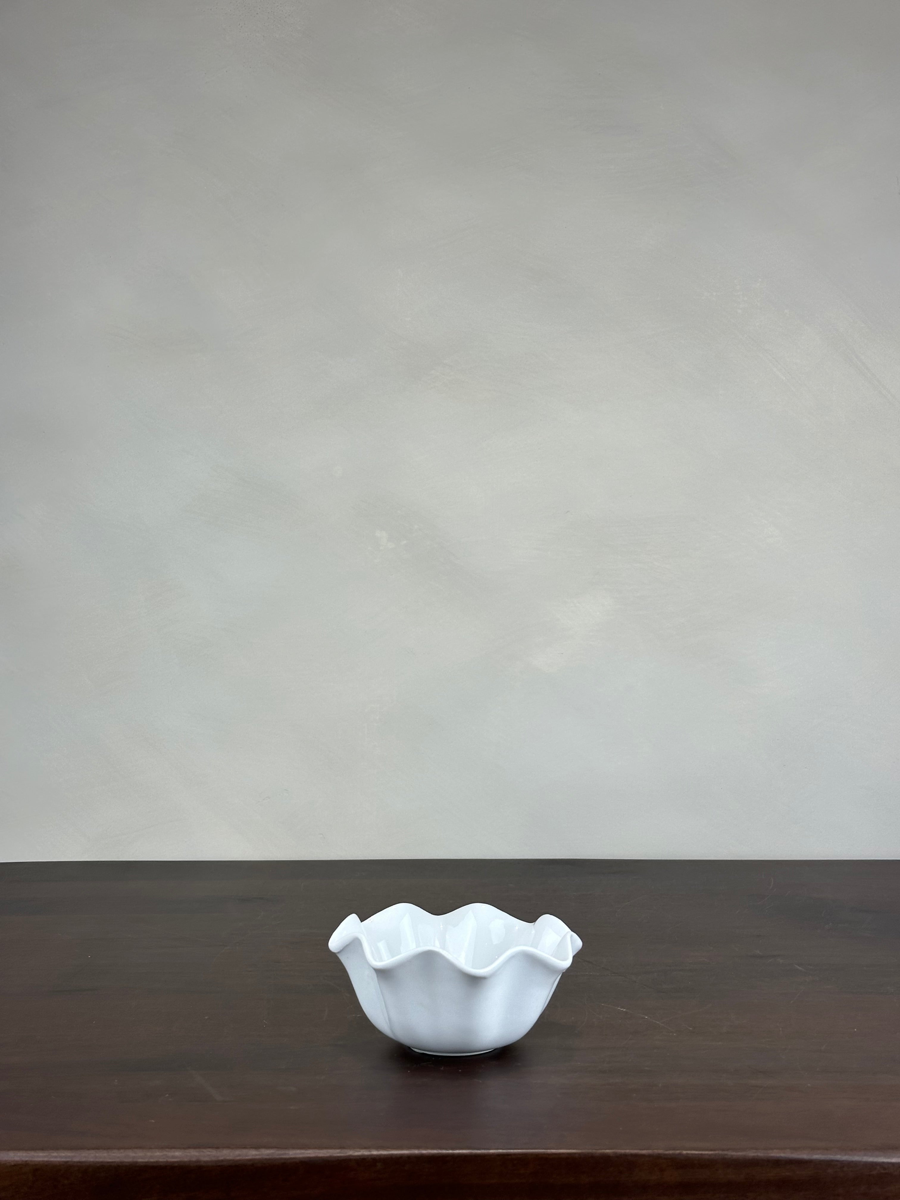RUFFLED ACCENT BOWL