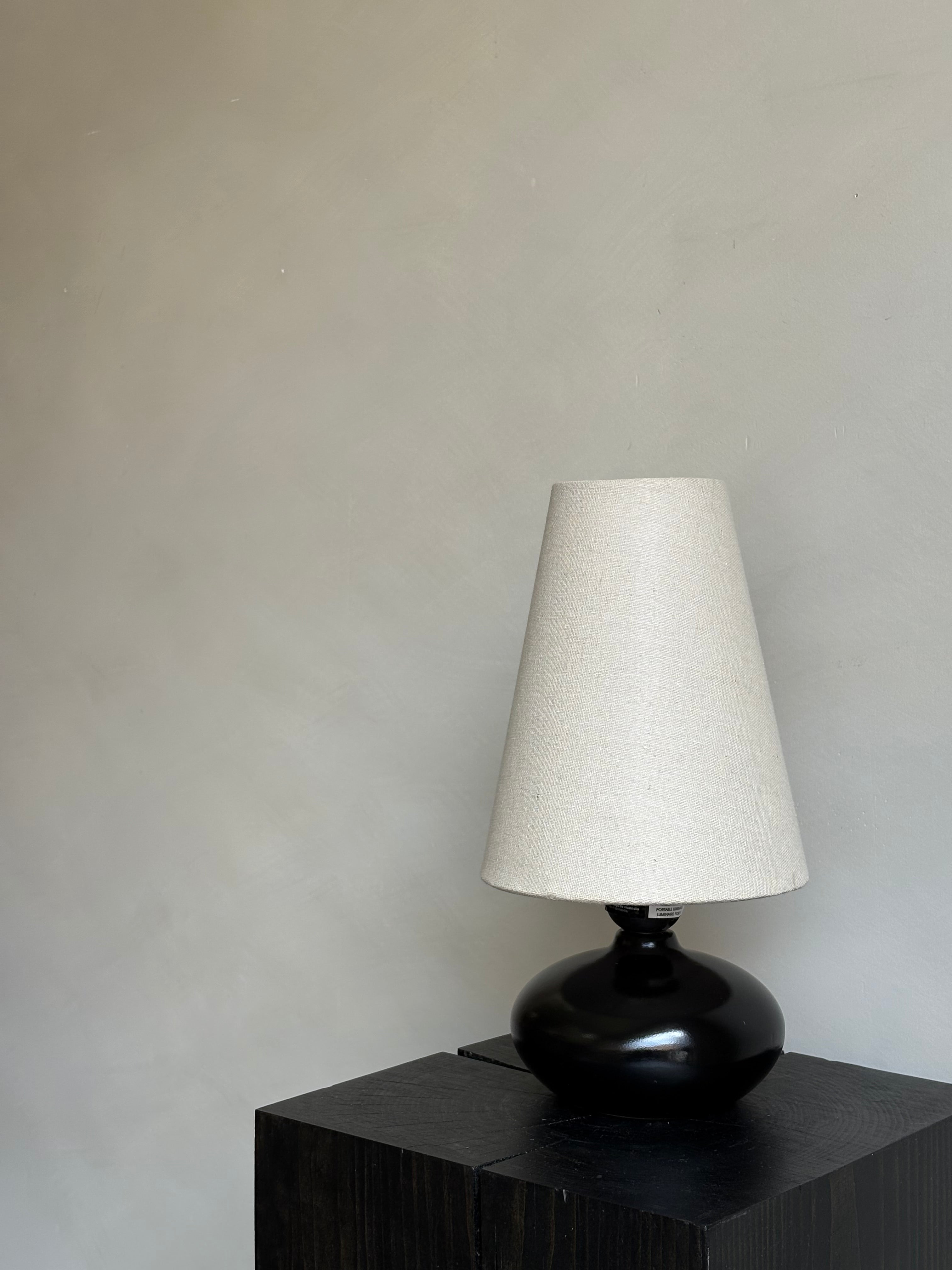 LINEN SMALL TABLE LAMP | NATURAL + LACQUERED BLACK