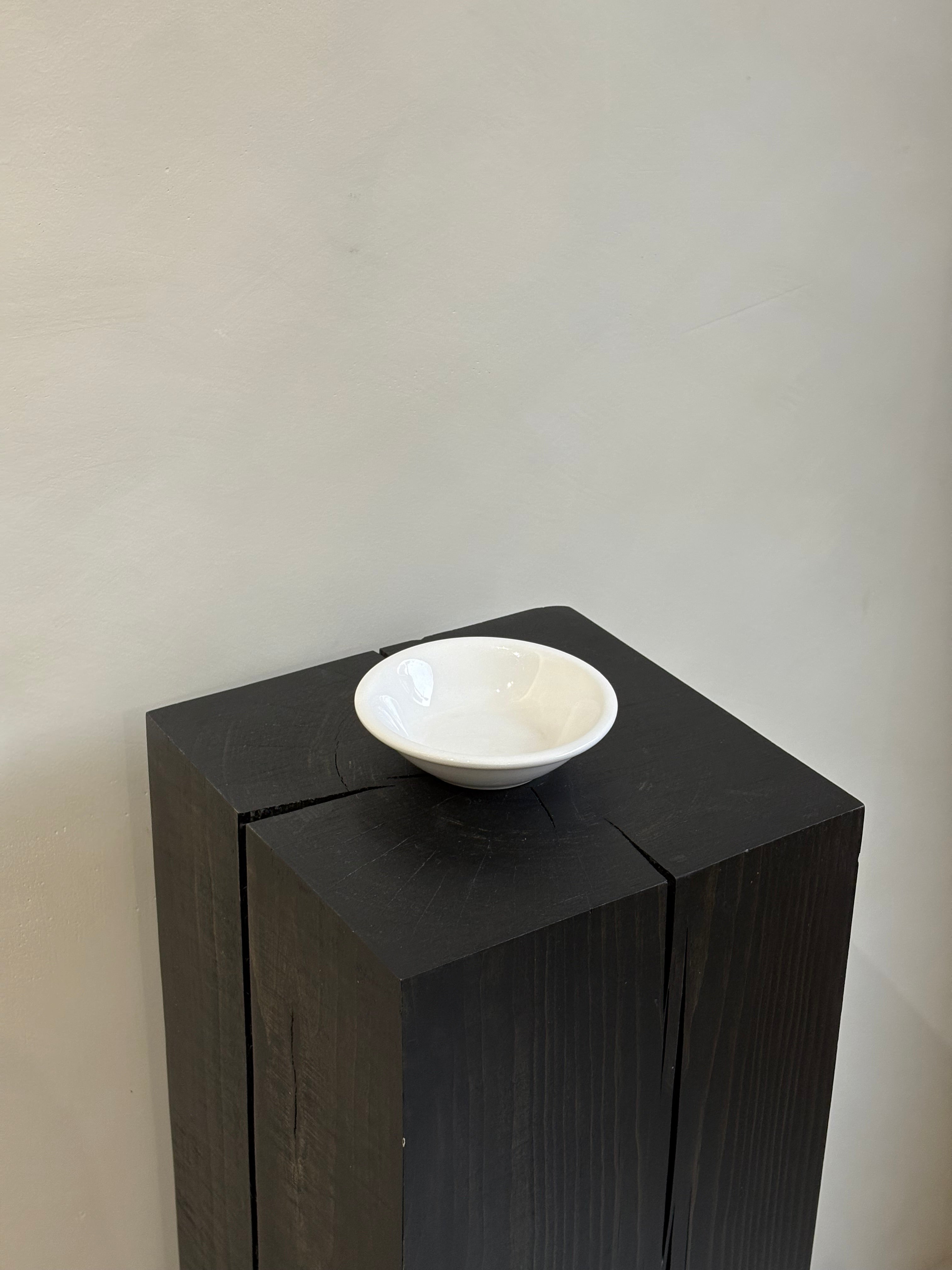 SMALL LIPPED BOWL